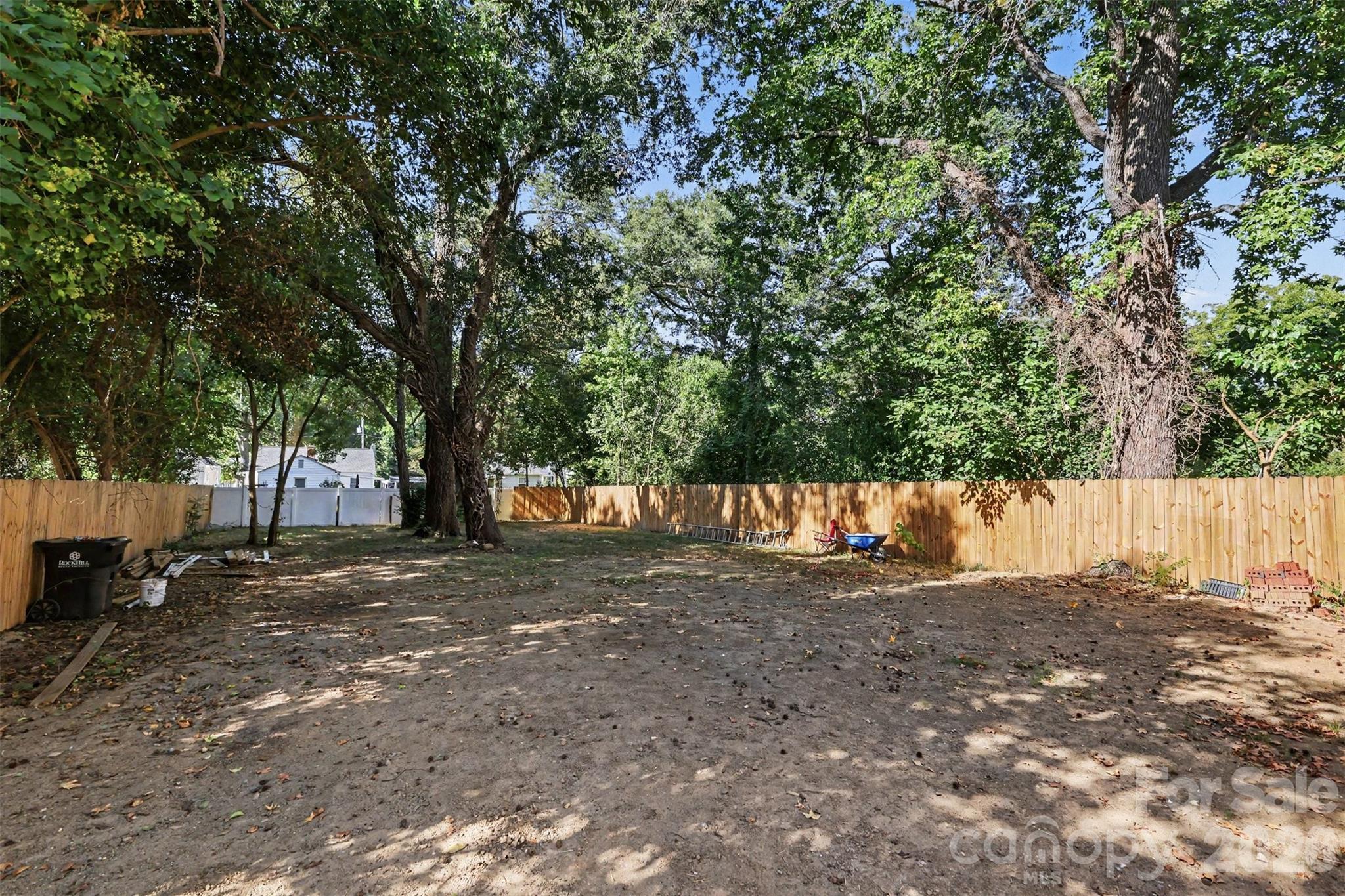 638 E Black Street Property Photo 28