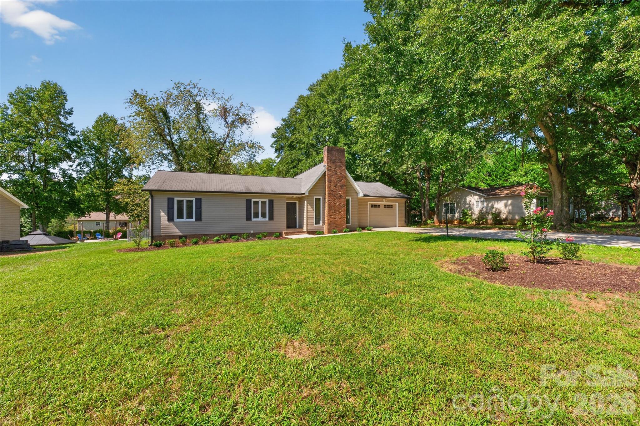 1711 Piney Road Property Photo 1