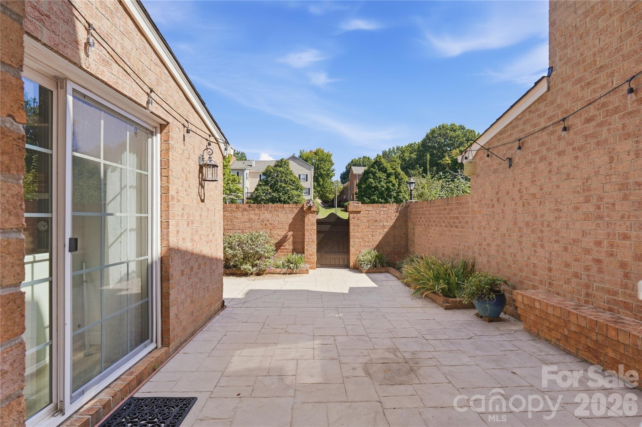 6816 Dumbarton Drive Property Photo 31