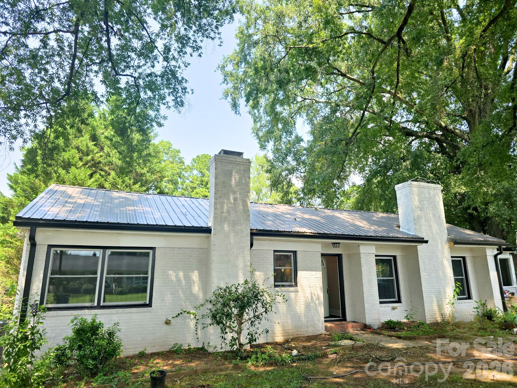 425 Roberts Street Property Photo 1