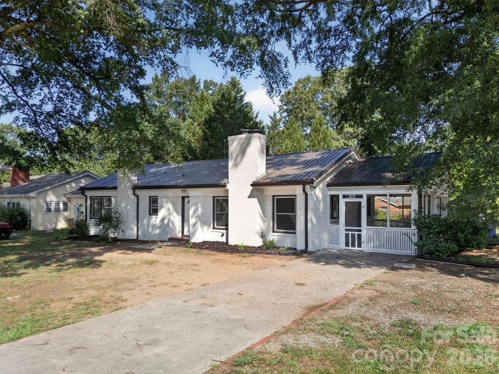 425 Roberts Street Property Photo 1