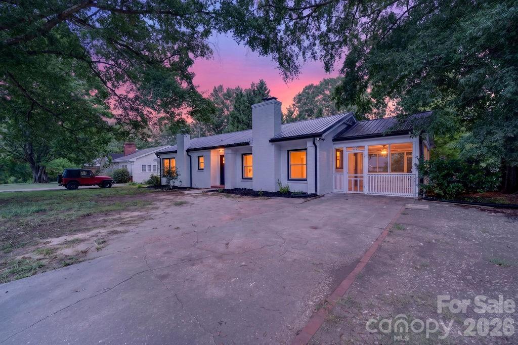 425 Roberts Street Property Photo 1