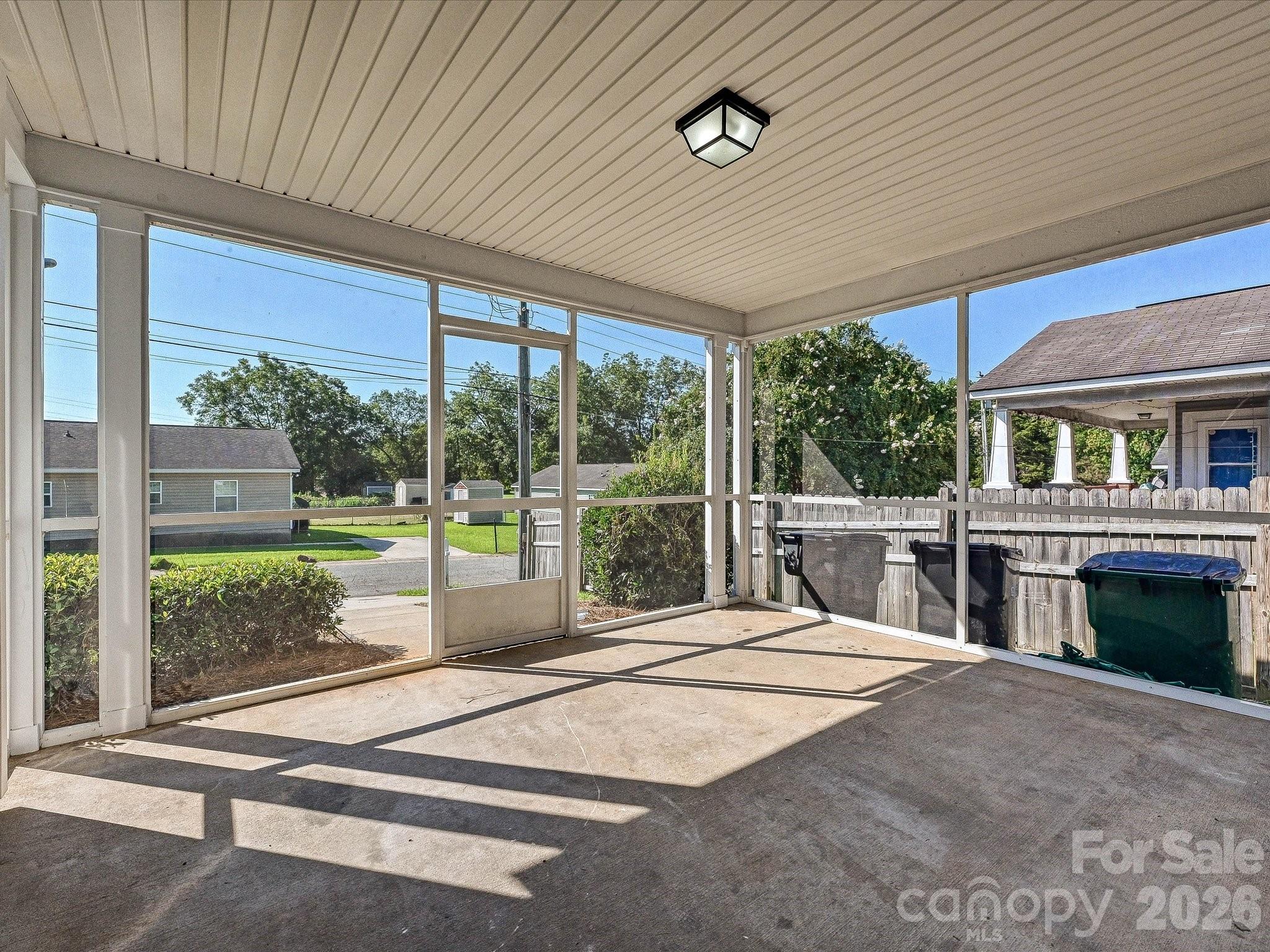 402 Jones Street Property Photo 2