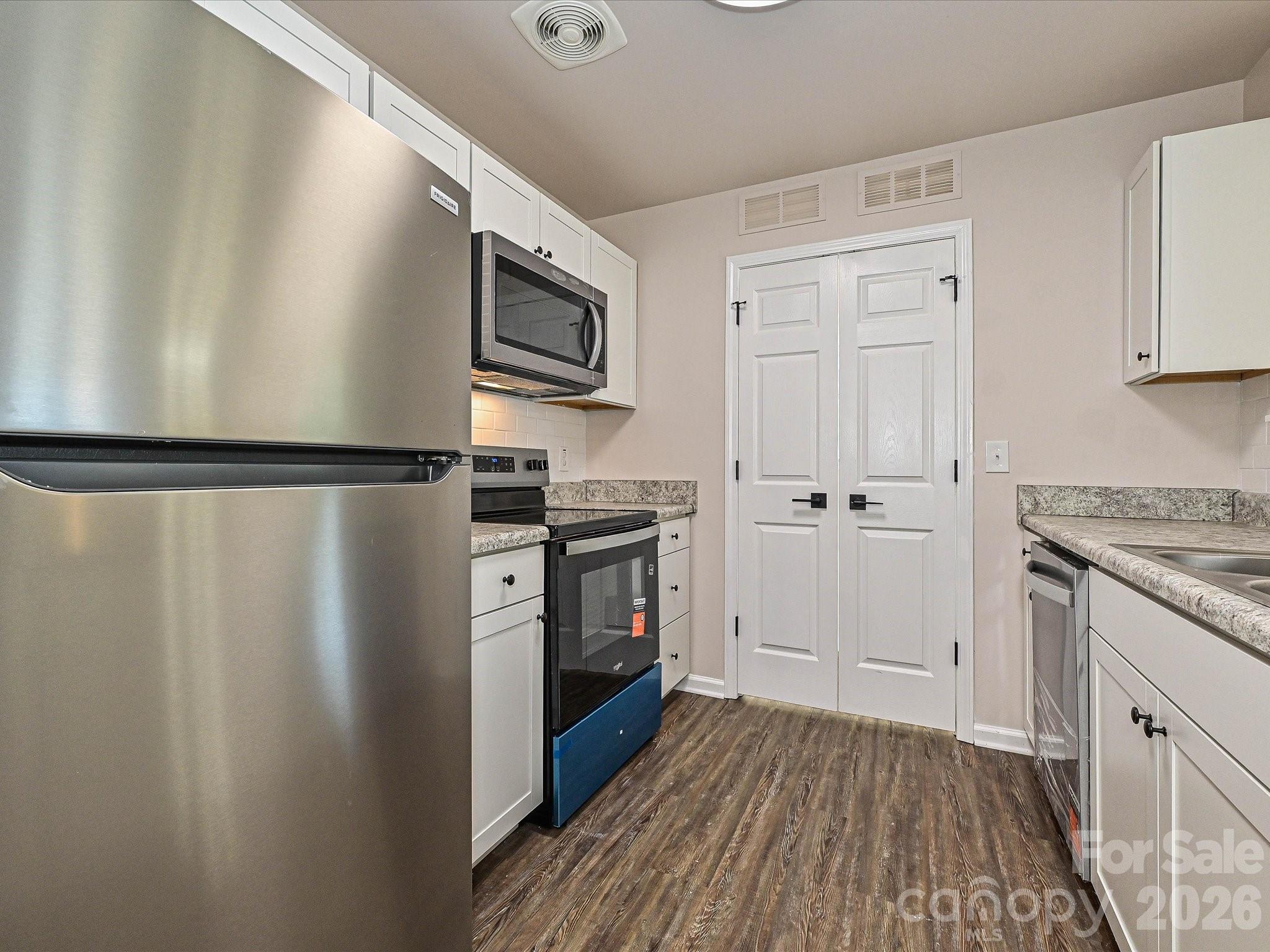 402 Jones Street Property Photo 13