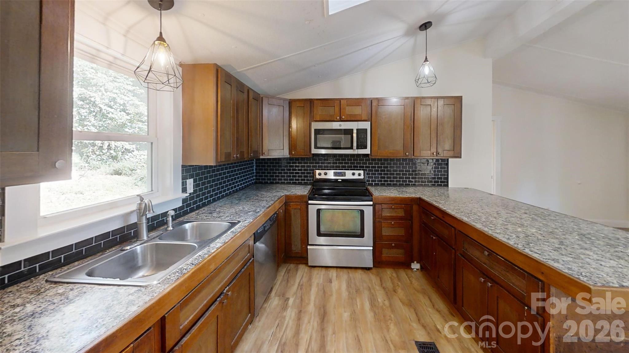 7 Fieldtop Lane Property Photo 4