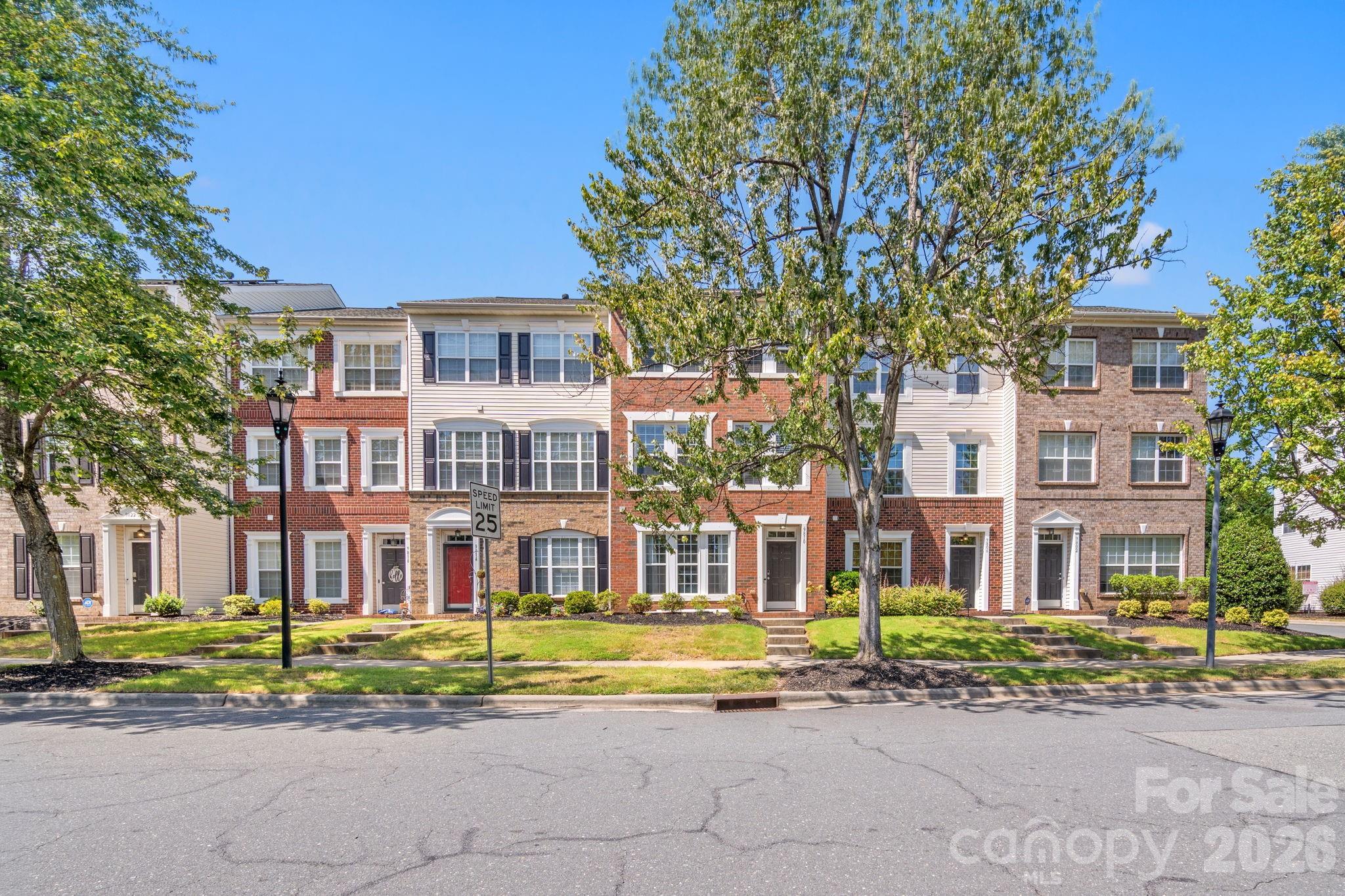 9810 Kings Parade Boulevard Property Photo 3