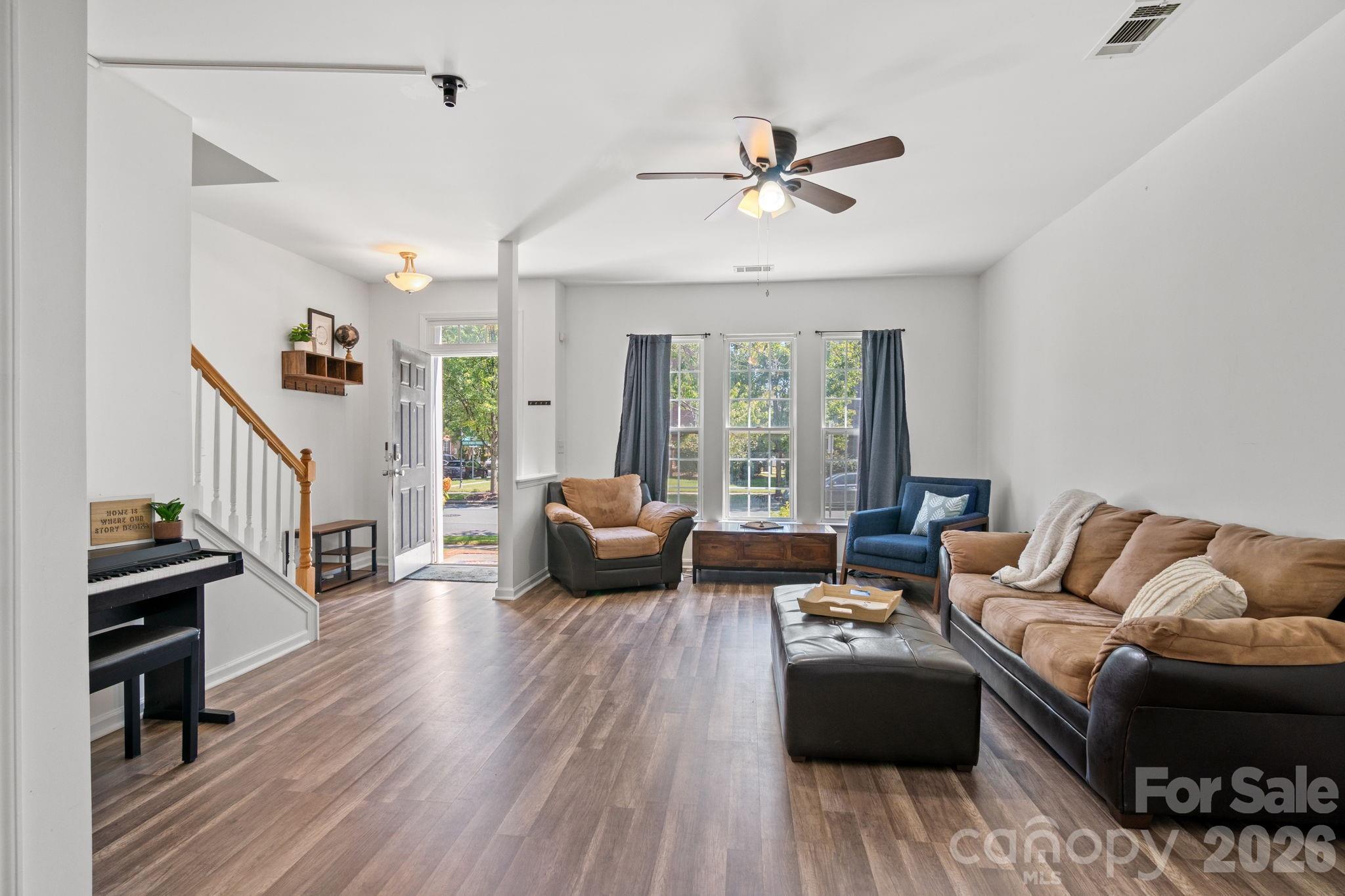 9810 Kings Parade Boulevard Property Photo 6