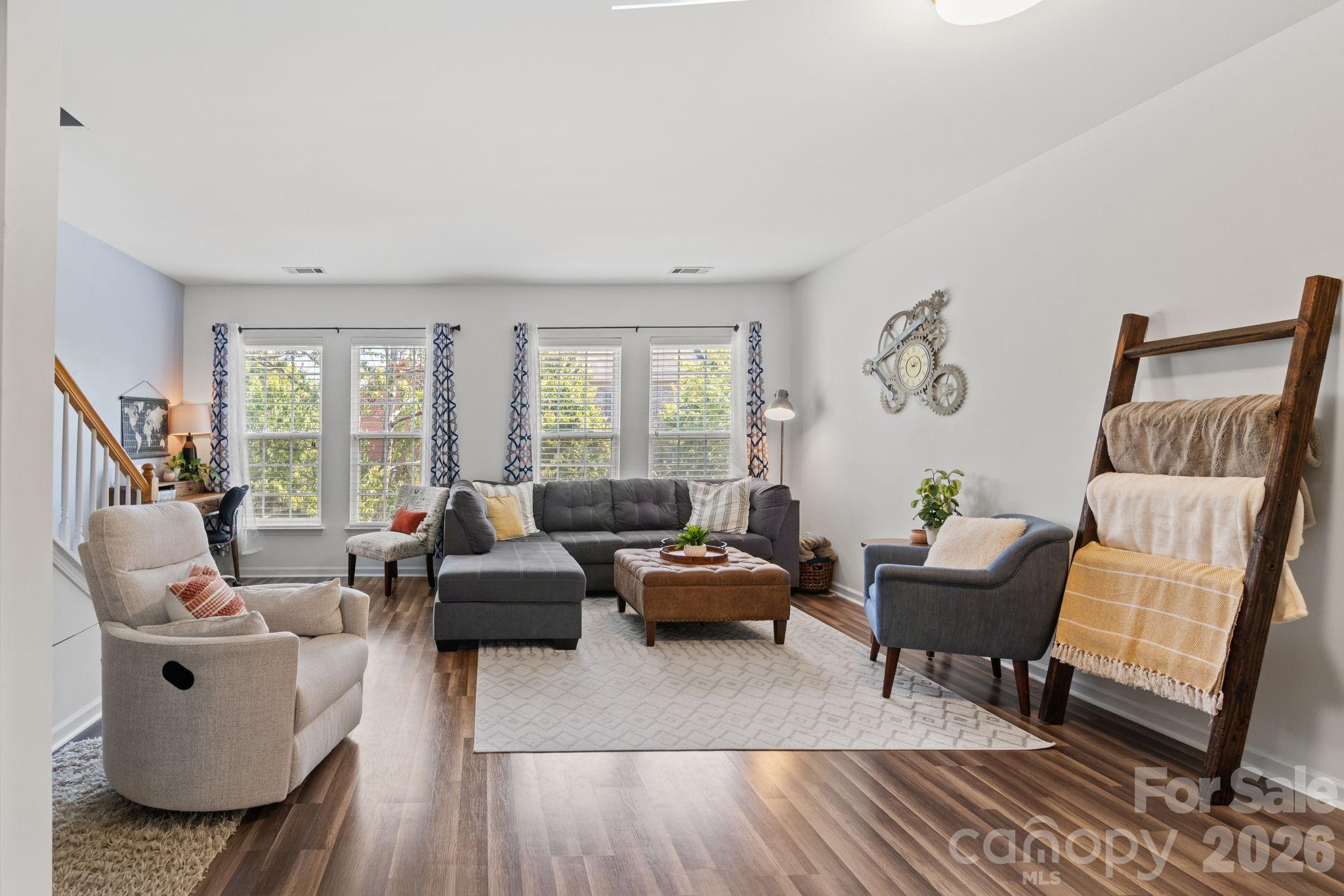 9810 Kings Parade Boulevard Property Photo 7