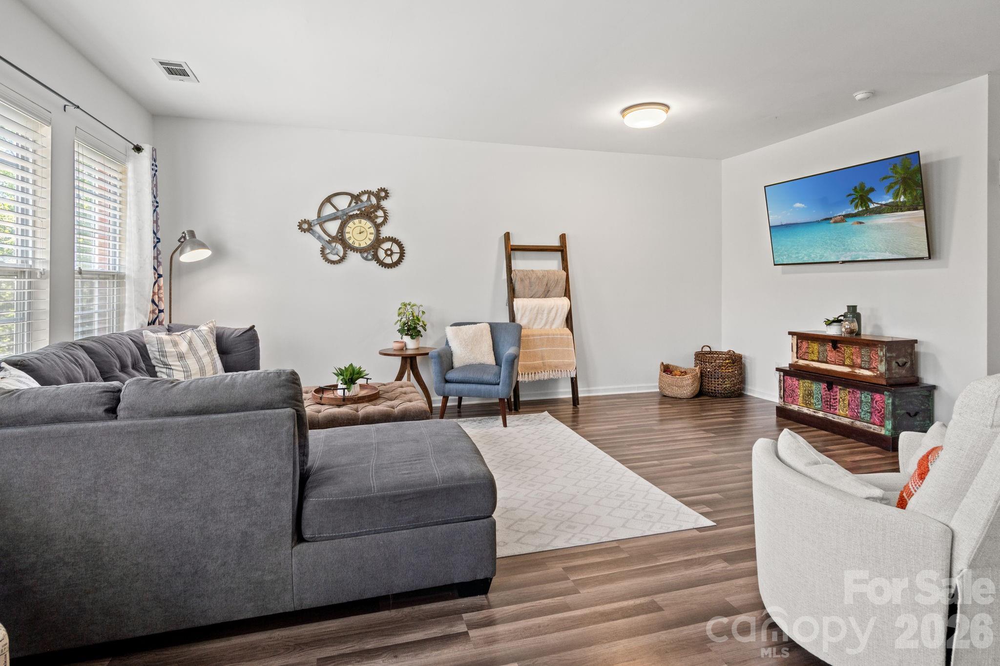 9810 Kings Parade Boulevard Property Photo 8