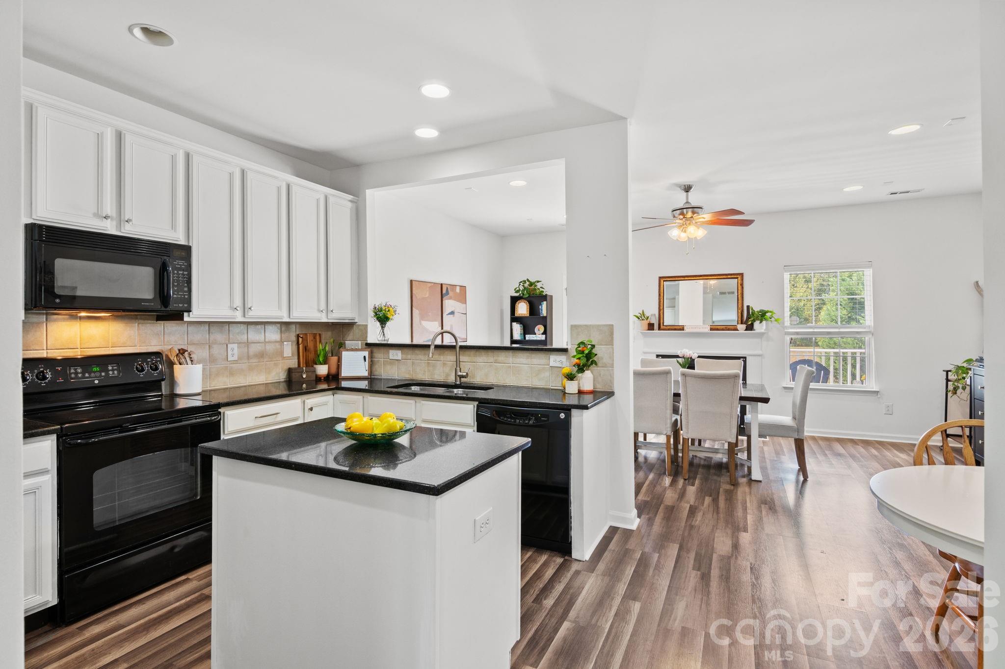 9810 Kings Parade Boulevard Property Photo 11