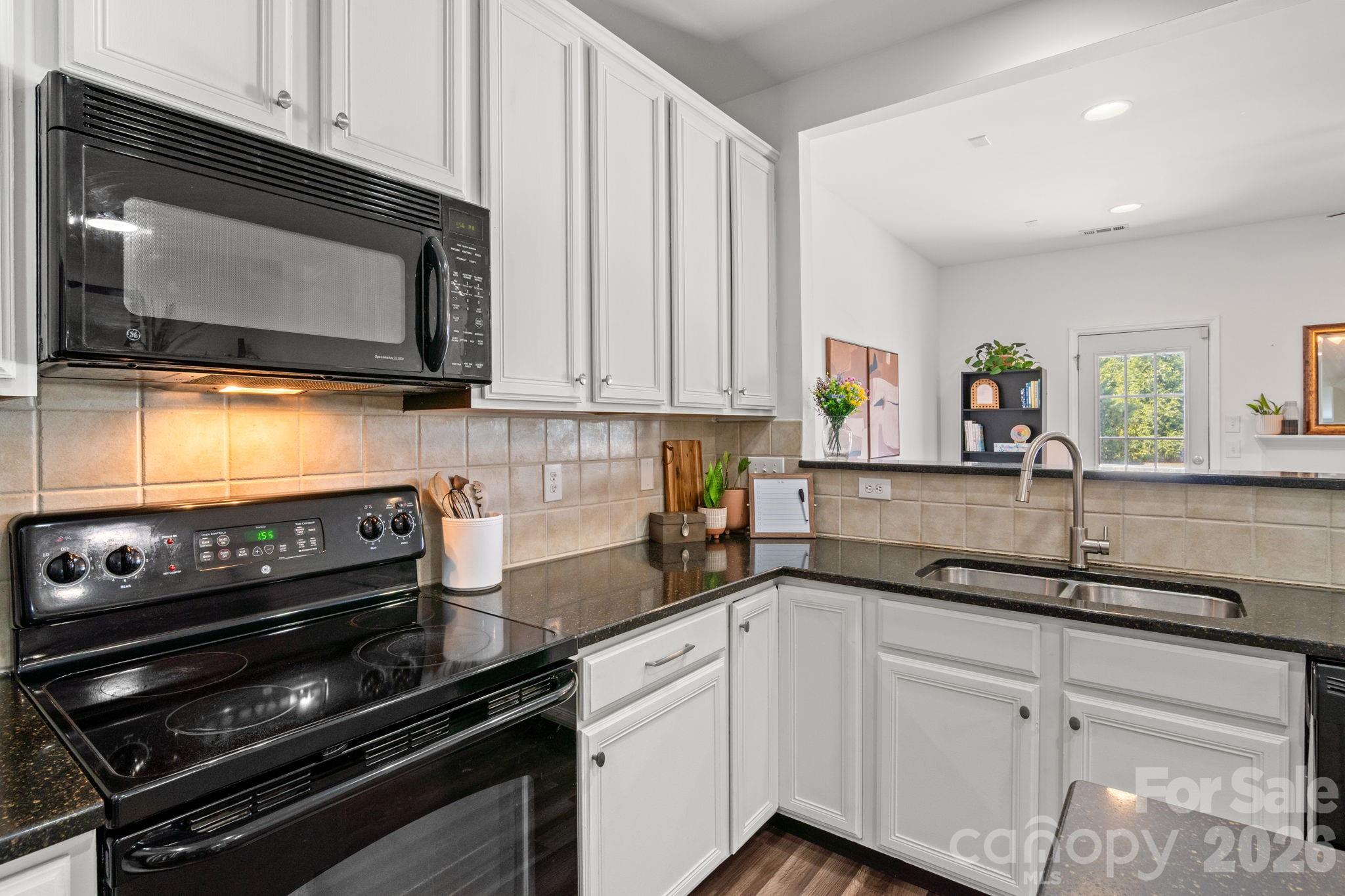 9810 Kings Parade Boulevard Property Photo 13