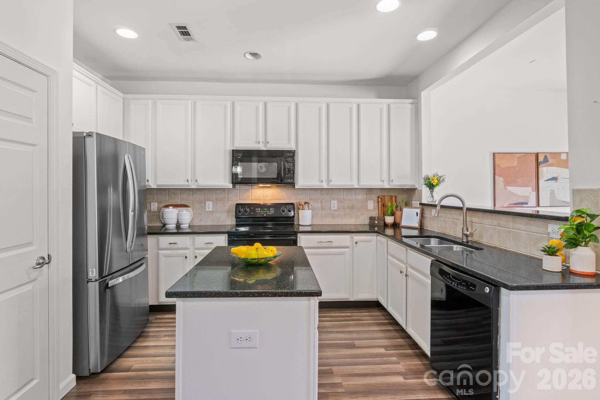 9810 Kings Parade Boulevard Property Photo 14