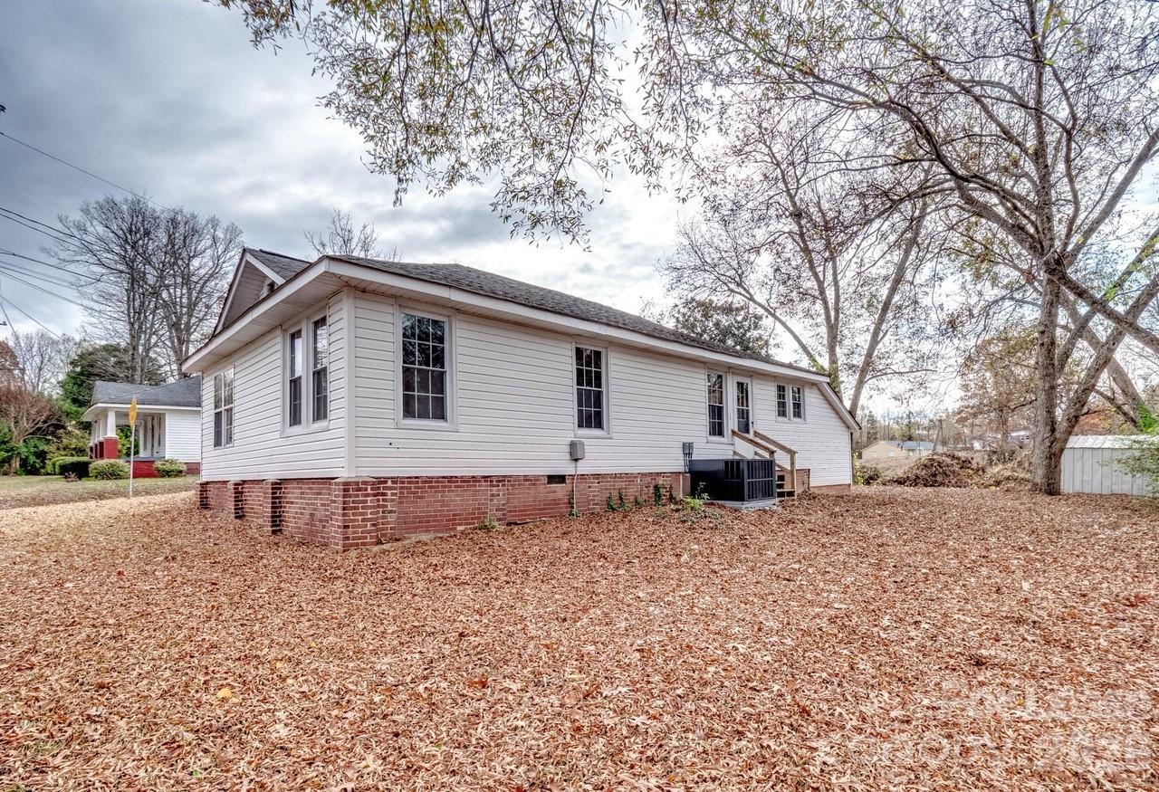 721 Broad Street Property Photo 14