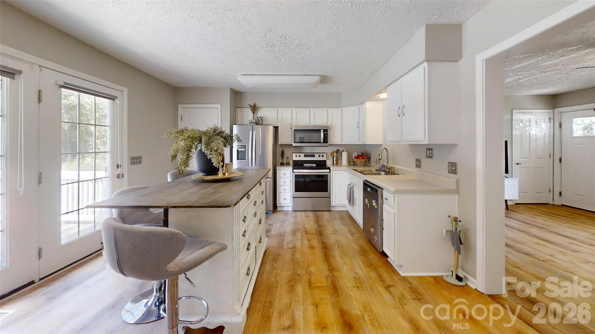 1545 Hamlet Street Property Photo 1