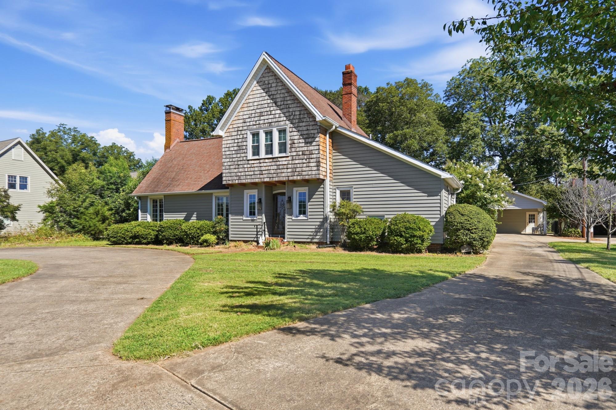 1351 E Marion Street Property Photo 2