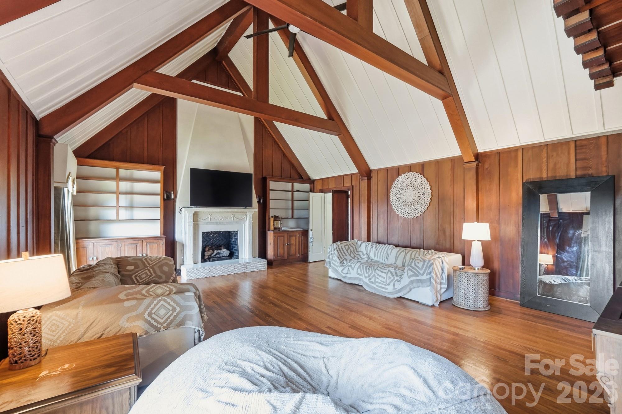 1351 E Marion Street Property Photo 6