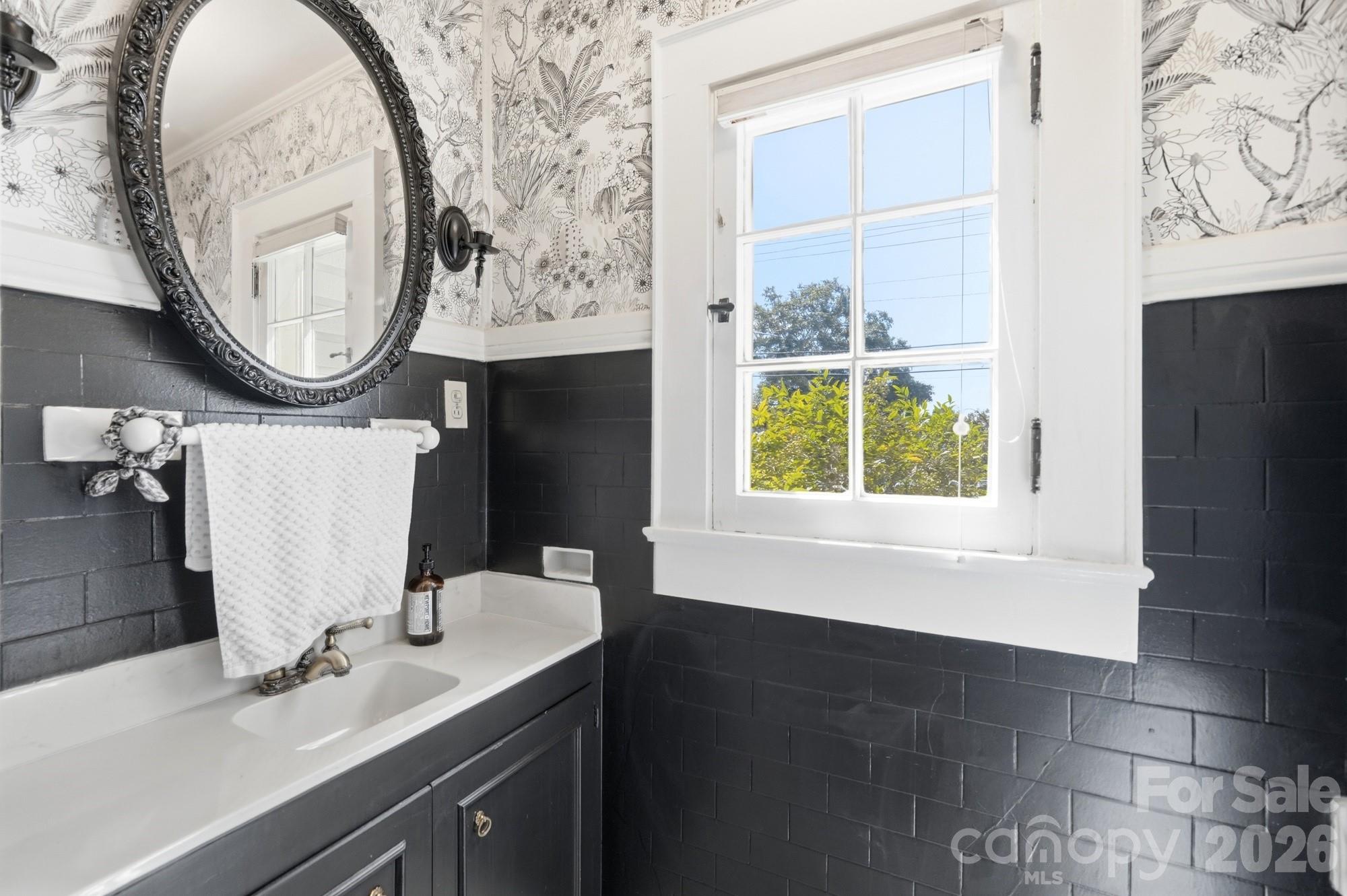 1351 E Marion Street Property Photo 11