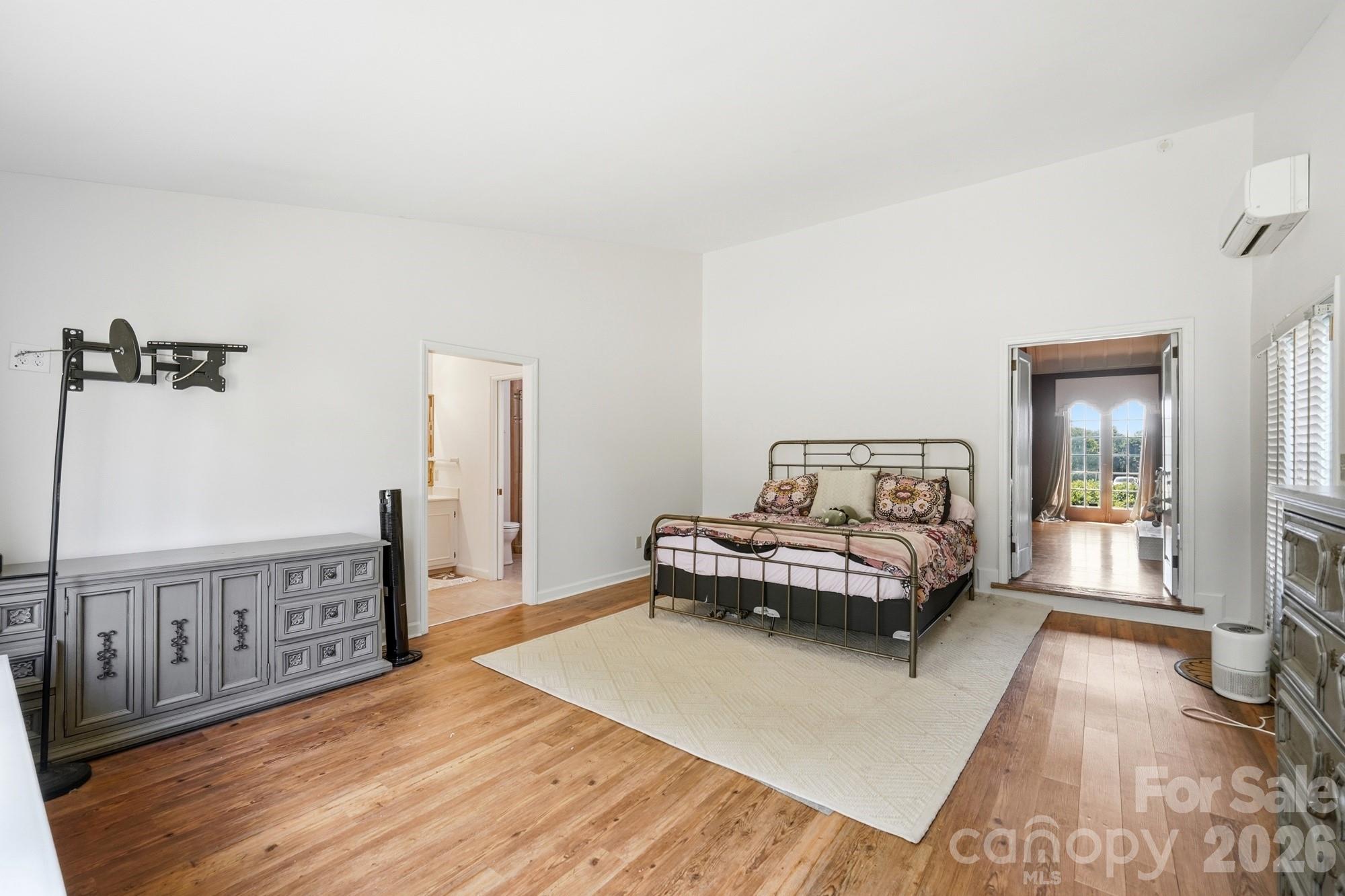 1351 E Marion Street Property Photo 13
