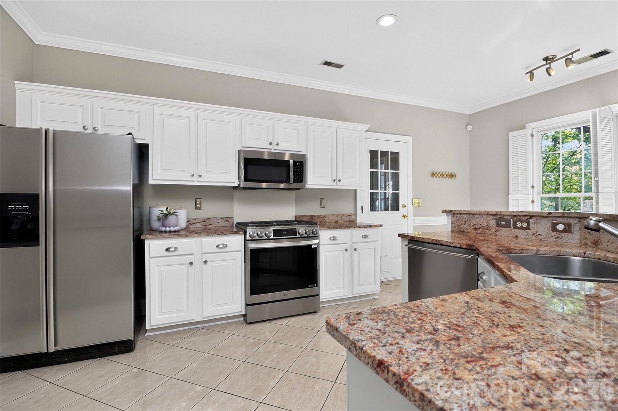 3301 Dairy Farm Lane Property Photo 10