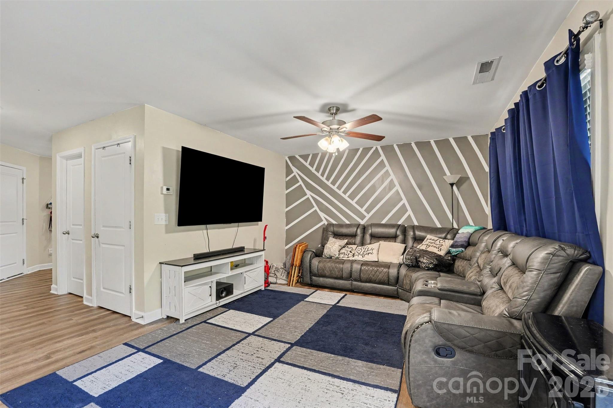 815 Sunset Drive Property Photo 4