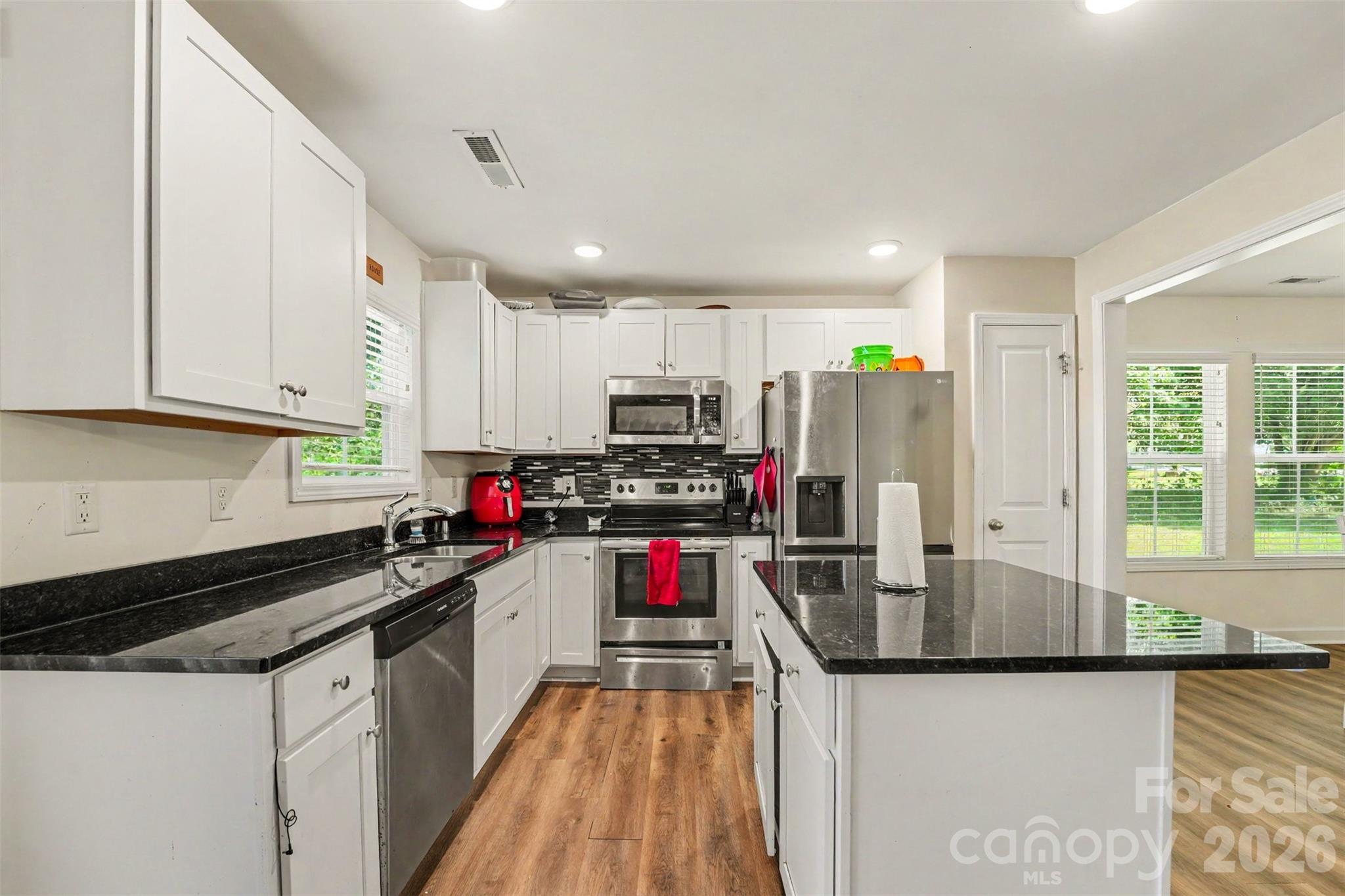 815 Sunset Drive Property Photo 10