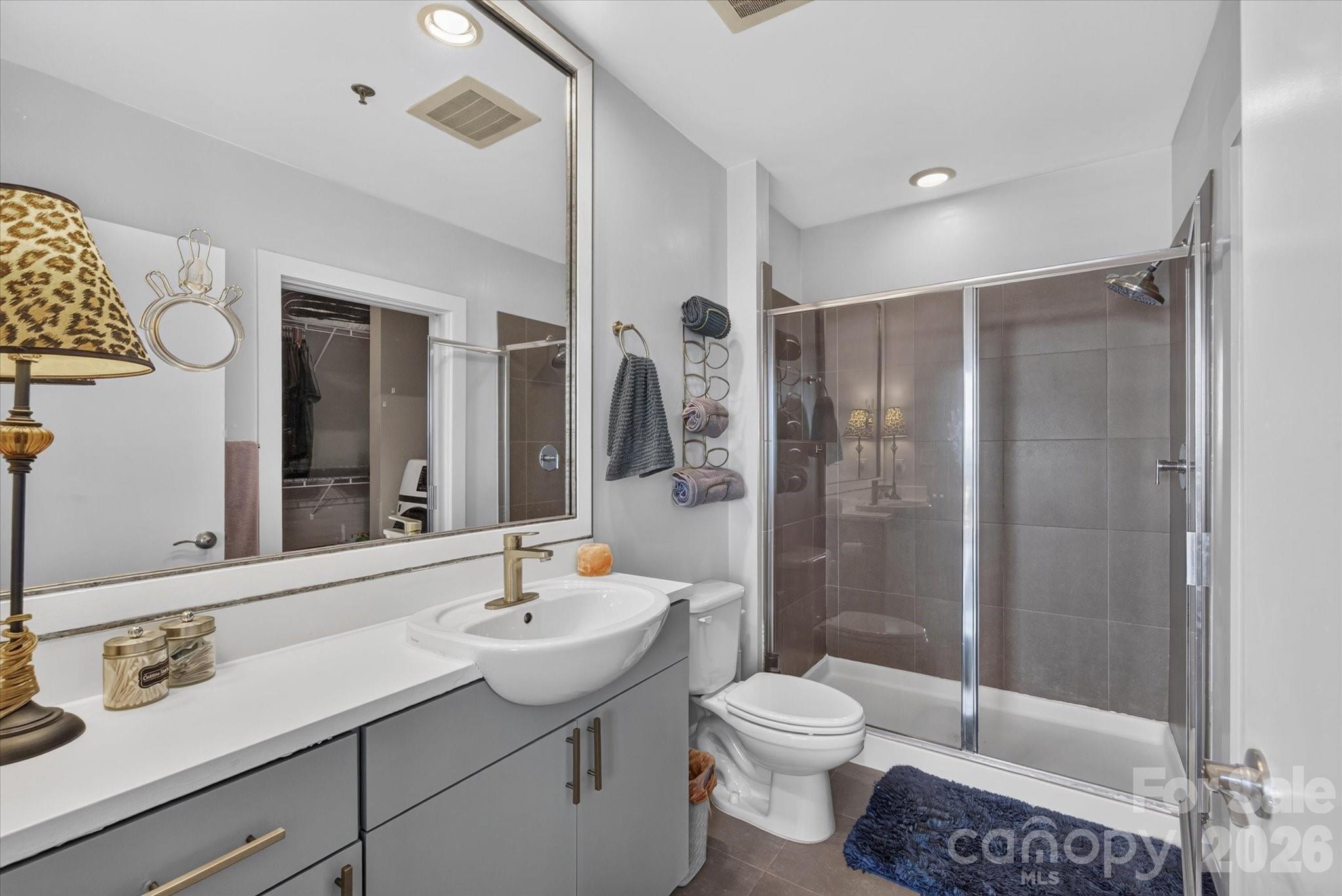 333 W Trade Street 2005 Property Photo 21