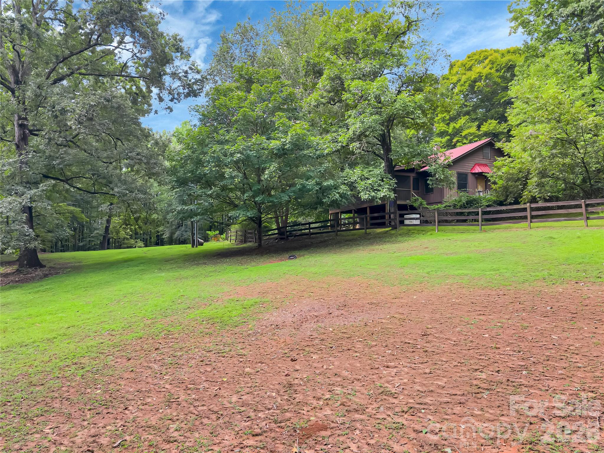 989 Fox Mountain Road Property Photo 1