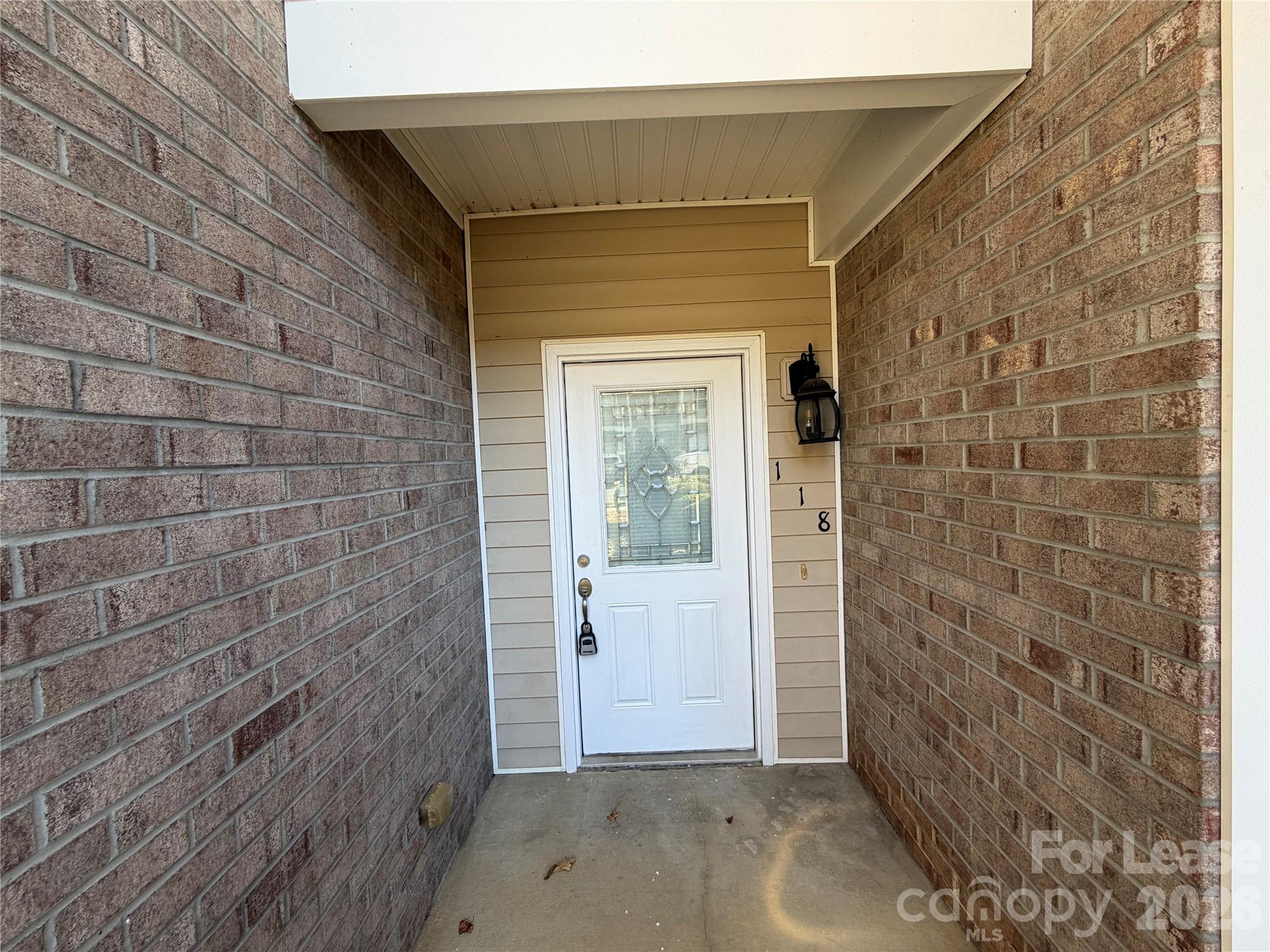 118 Sherman Oaks Lane Property Photo 2