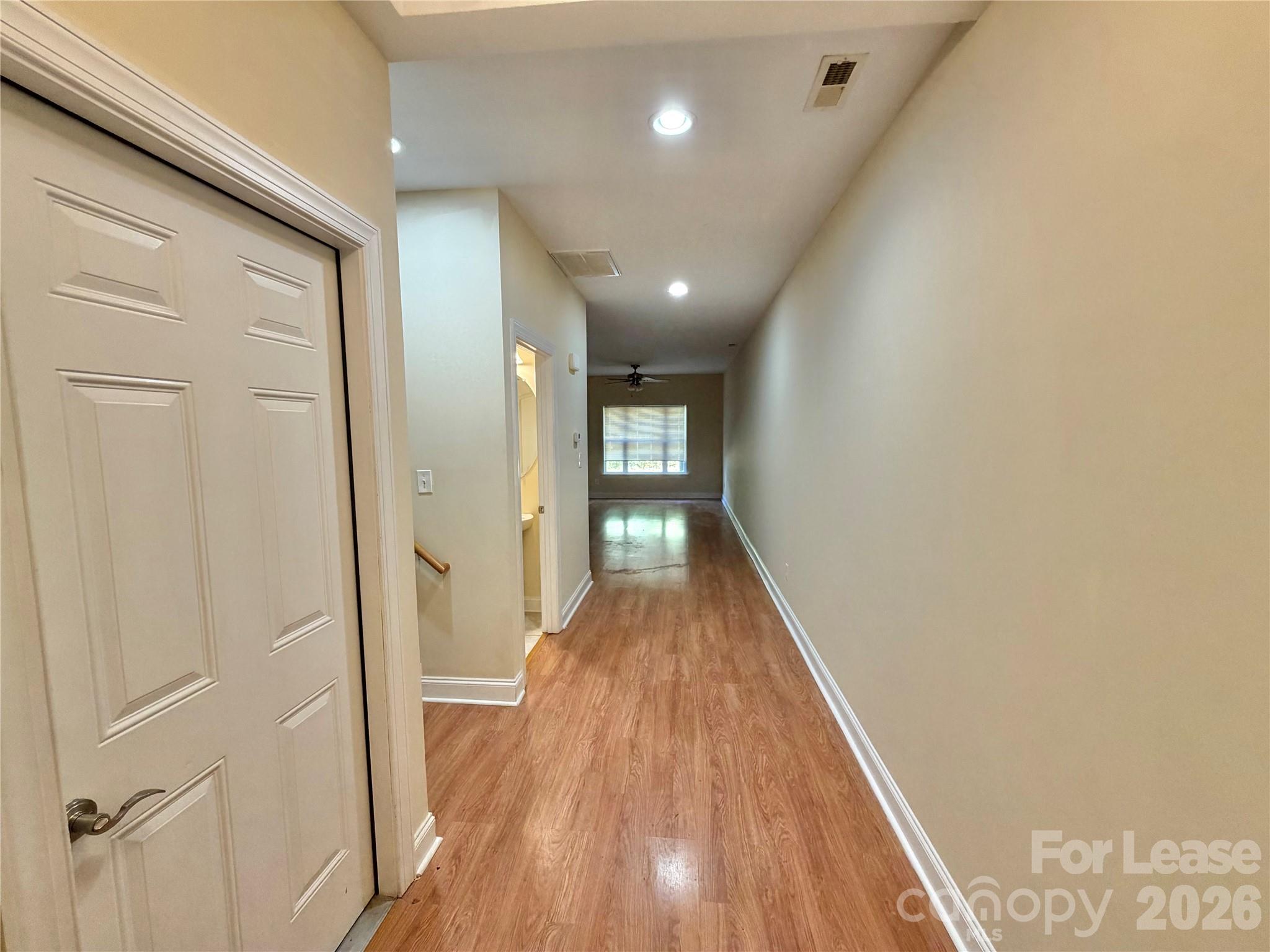 118 Sherman Oaks Lane Property Photo 3
