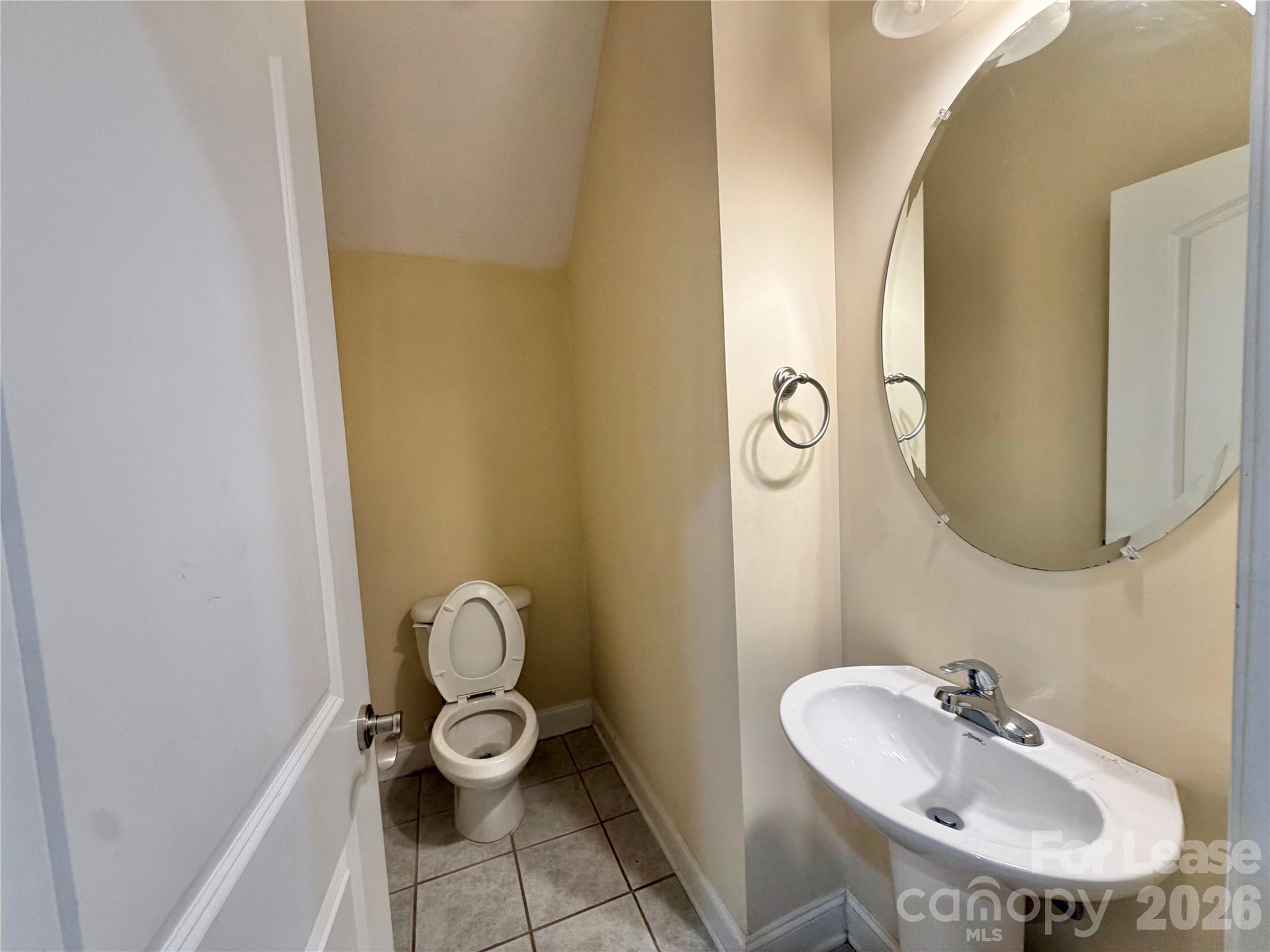 118 Sherman Oaks Lane Property Photo 4