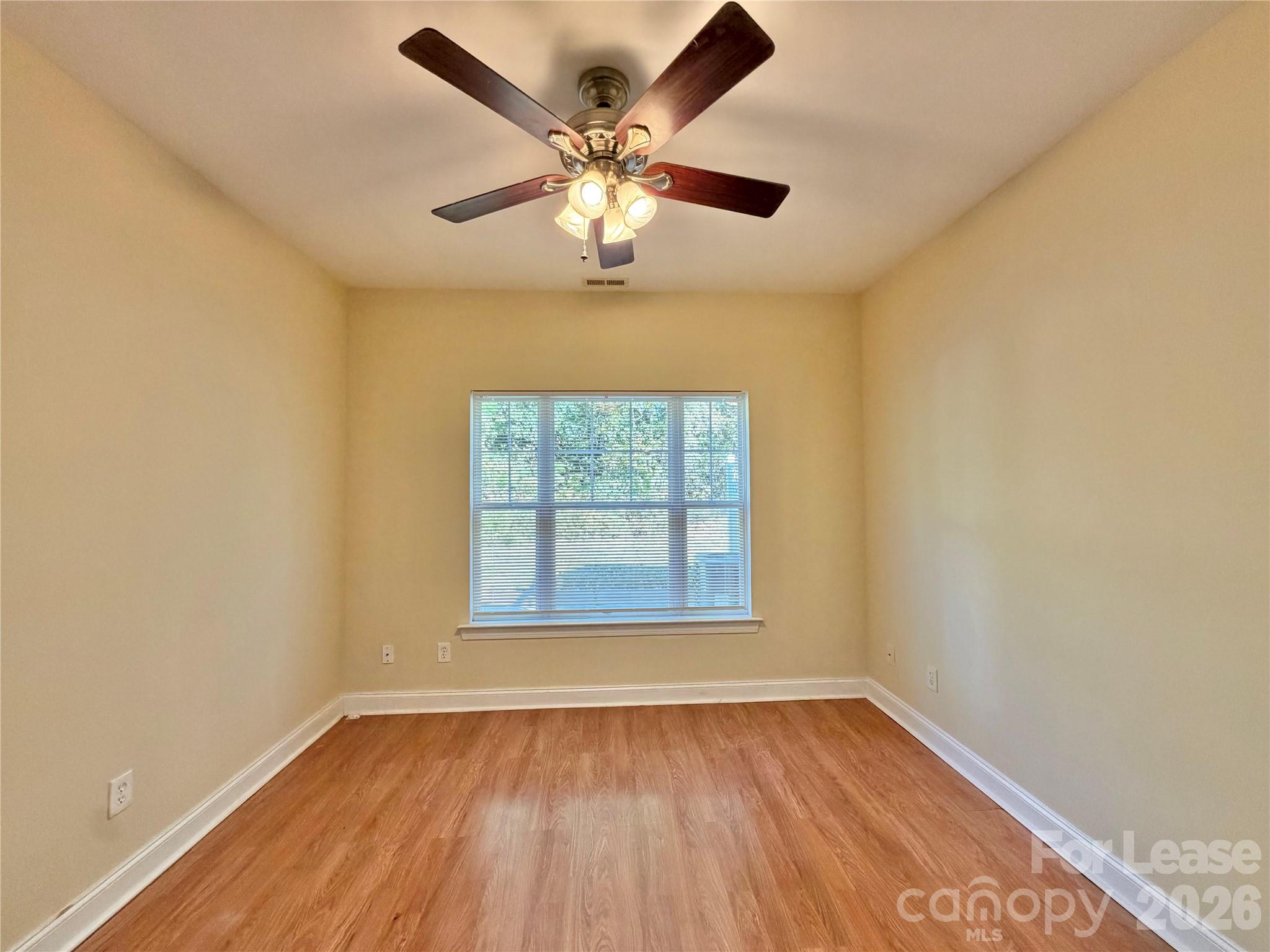 118 Sherman Oaks Lane Property Photo 6