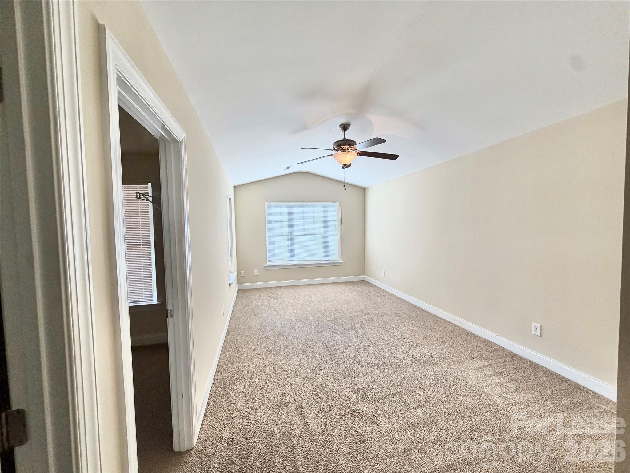 118 Sherman Oaks Lane Property Photo 9