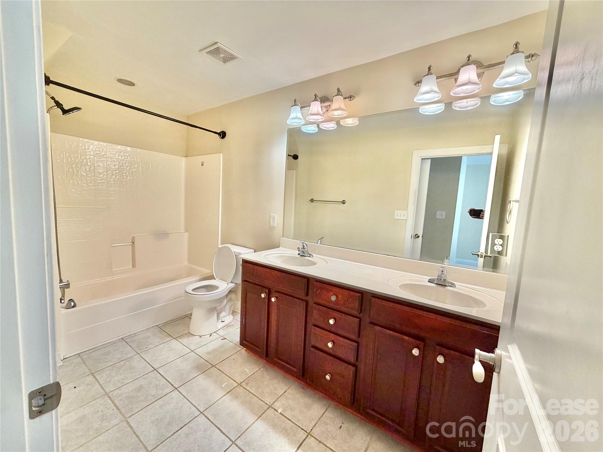 118 Sherman Oaks Lane Property Photo 12