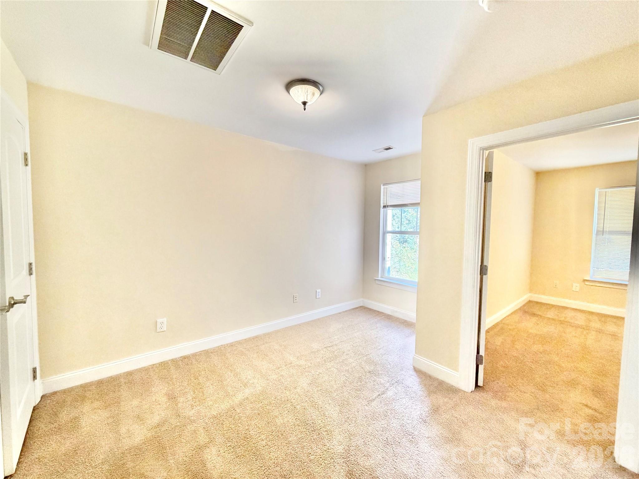 118 Sherman Oaks Lane Property Photo 16