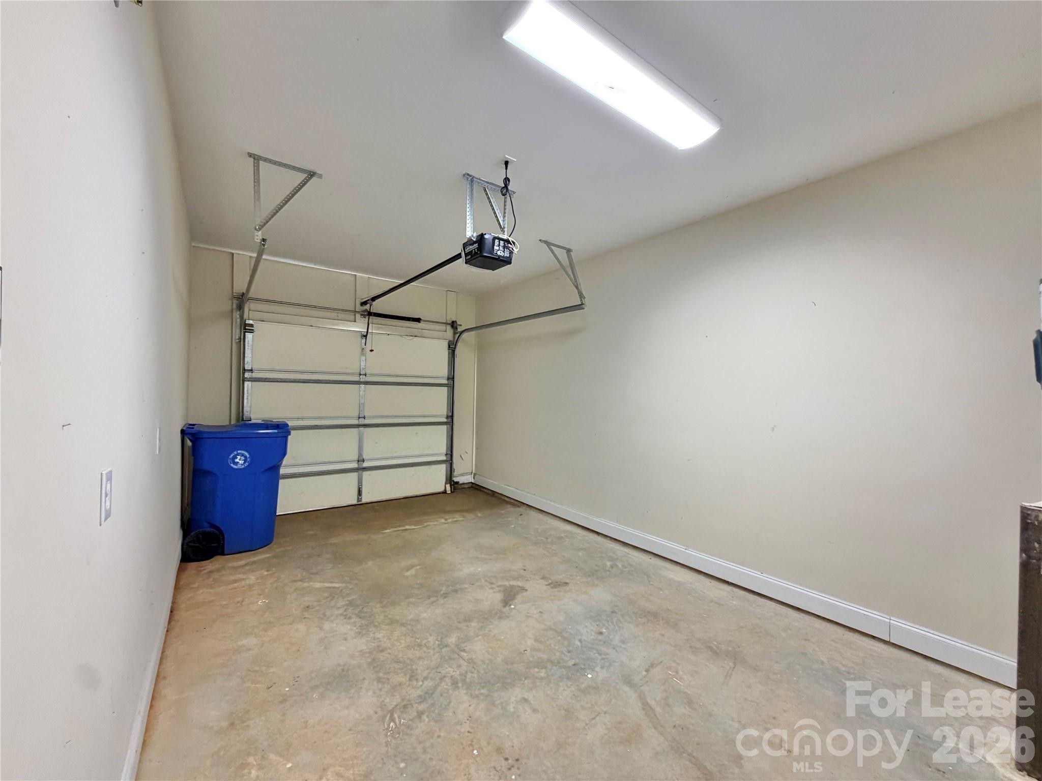 118 Sherman Oaks Lane Property Photo 18