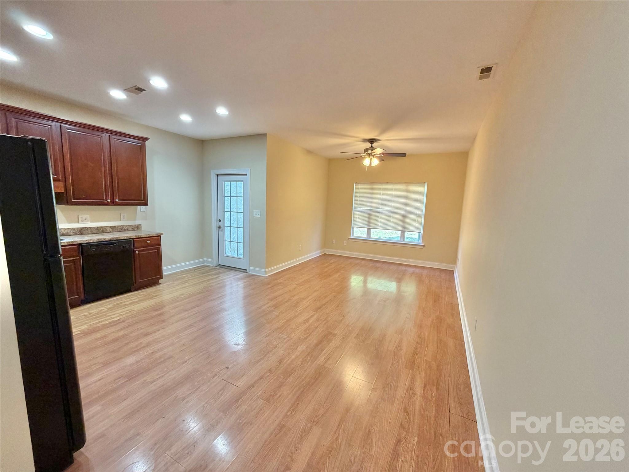 118 Sherman Oaks Lane Property Photo 25