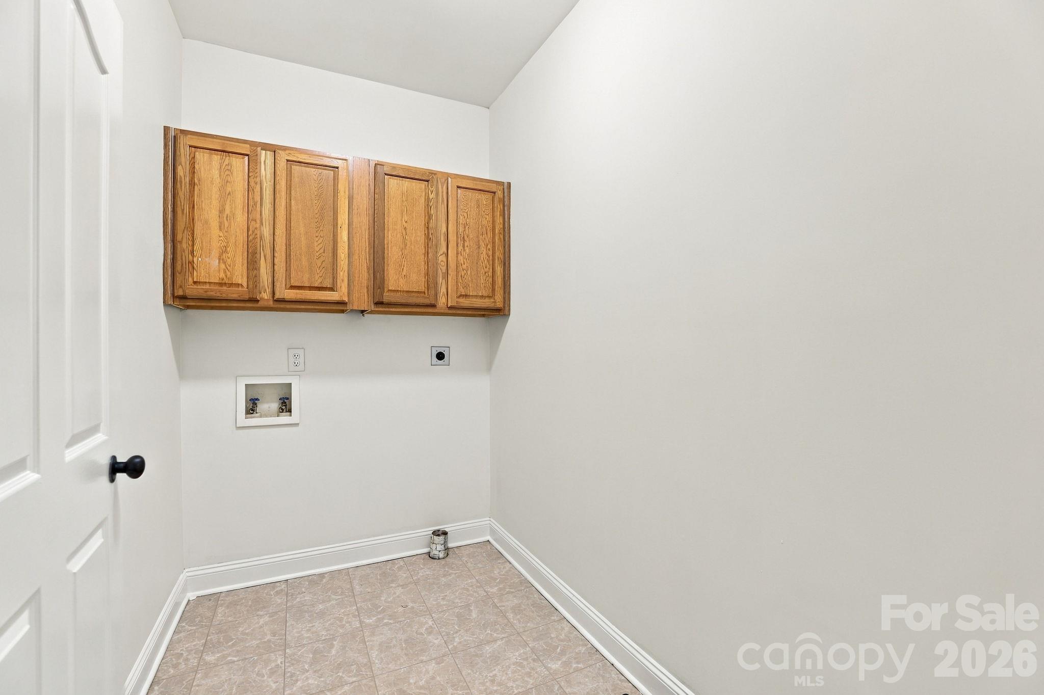 3439 Twelve Oaks Place Property Photo 18
