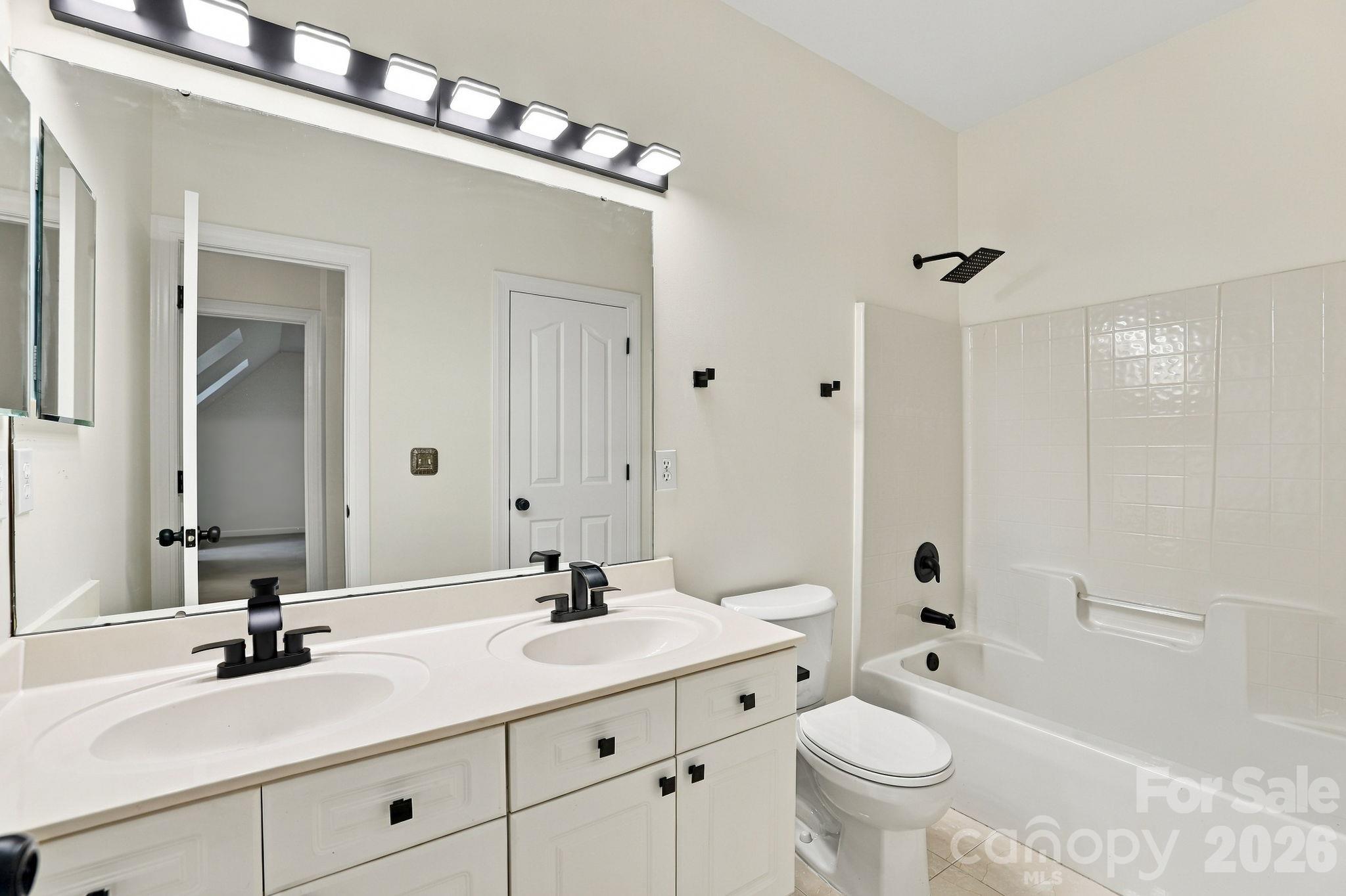 3439 Twelve Oaks Place Property Photo 28