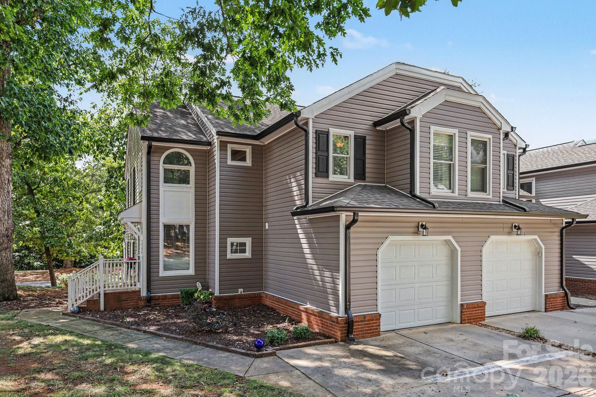 8609 Fox Chase Lane Property Photo 2