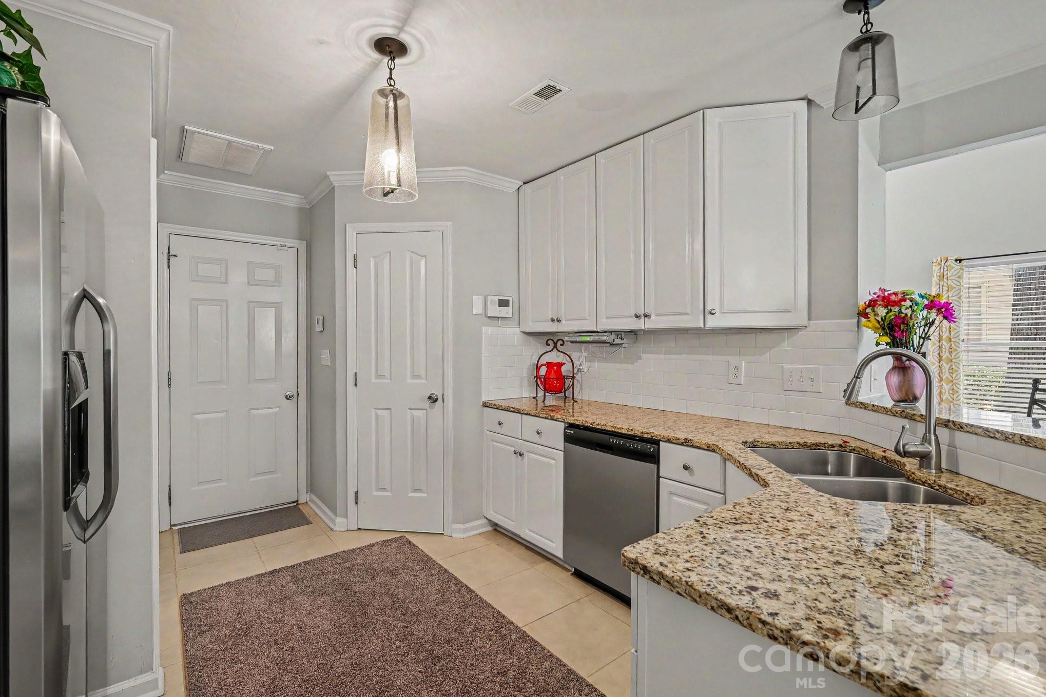 8609 Fox Chase Lane Property Photo 11