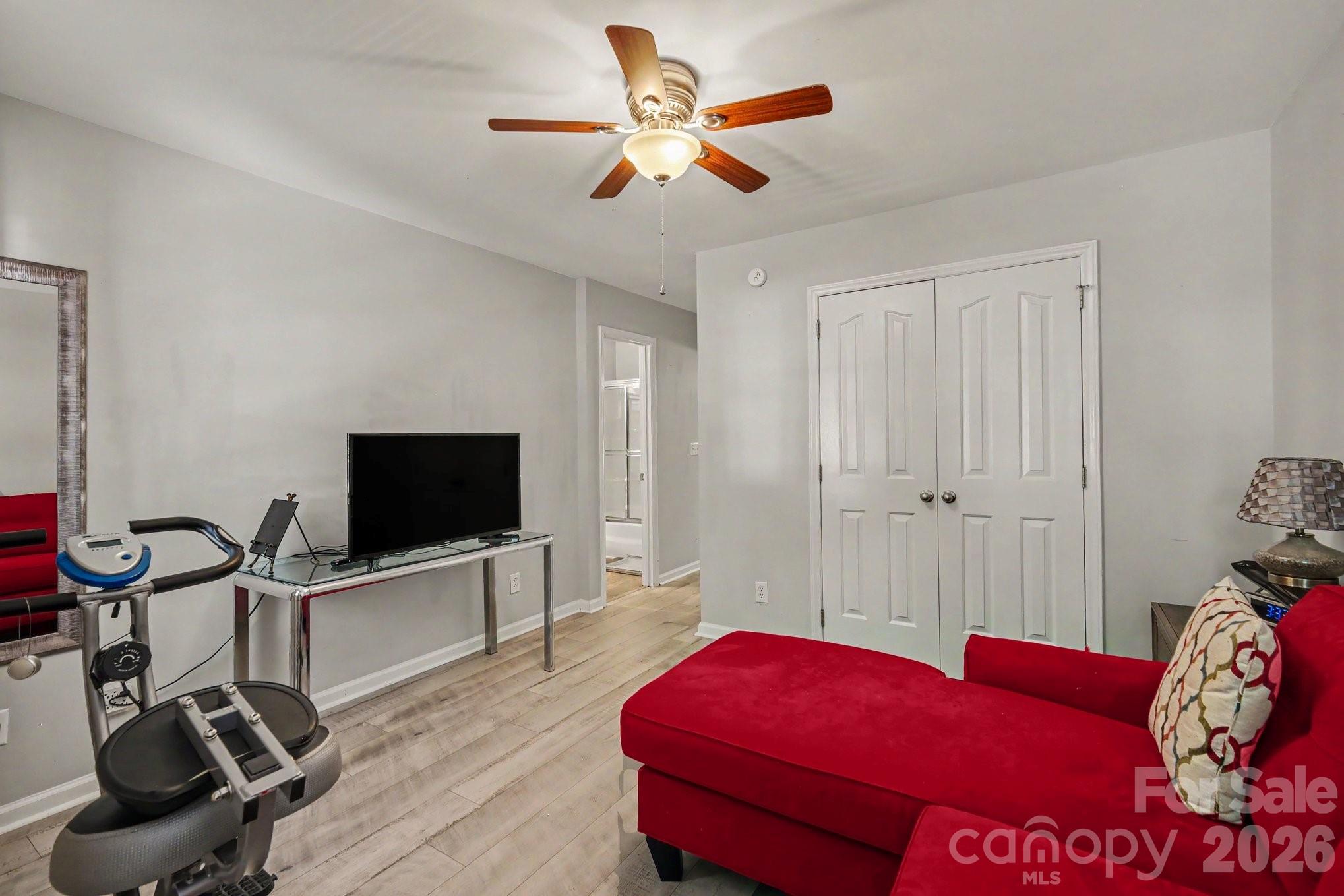 8609 Fox Chase Lane Property Photo 16