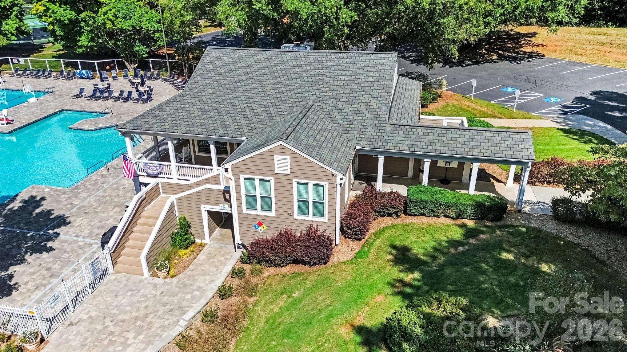 8609 Fox Chase Lane Property Photo 22