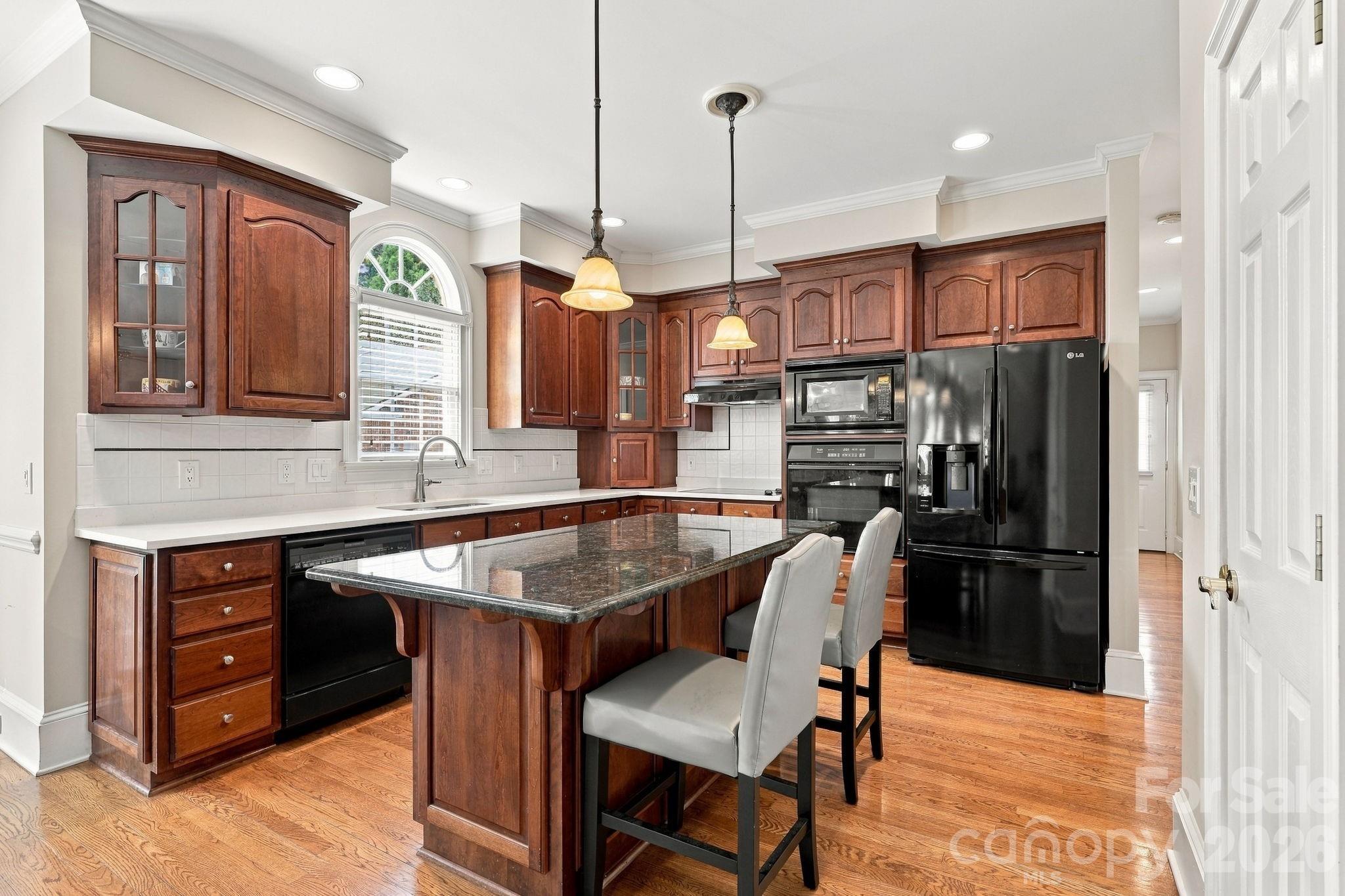 633 Peacehaven Road Property Photo 14