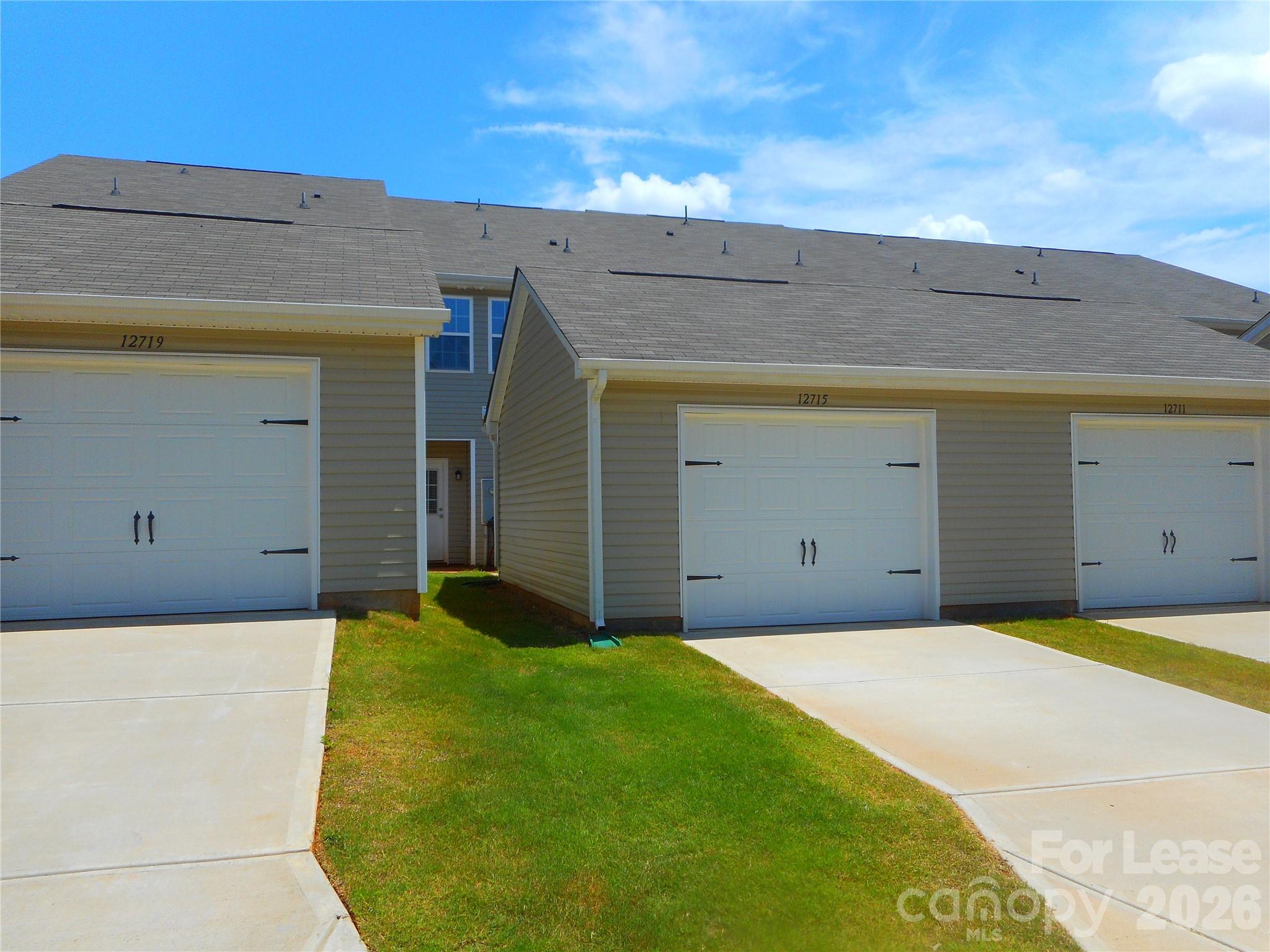 12715 Wandering Brook Drive Property Photo 3