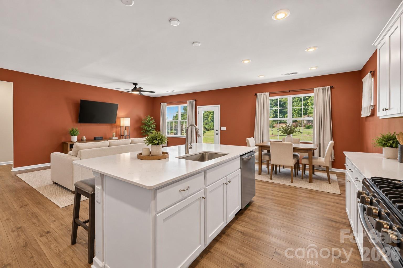 156 White Apple Way Property Photo 9