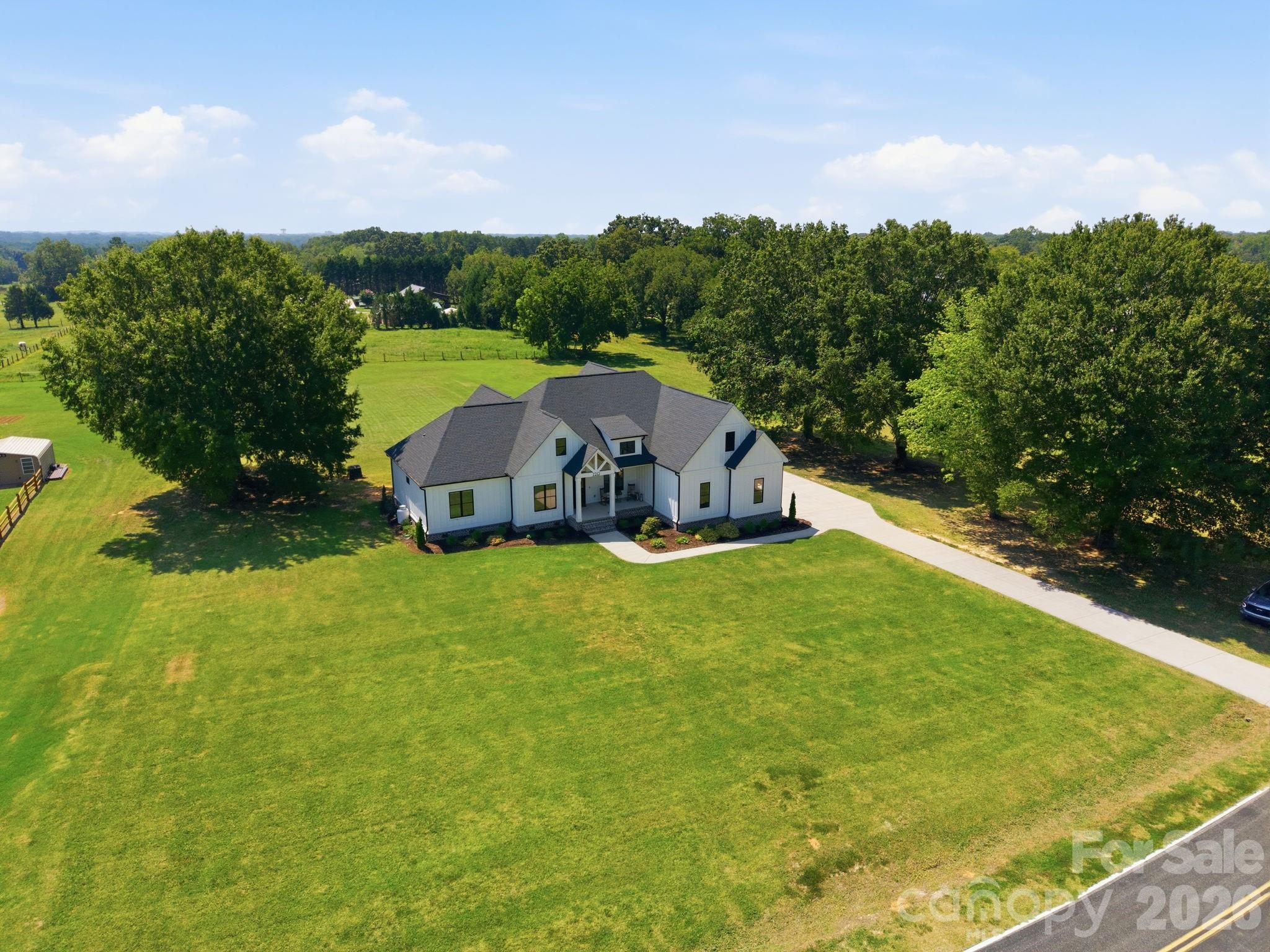 720 Trexler Loop Property Photo 3