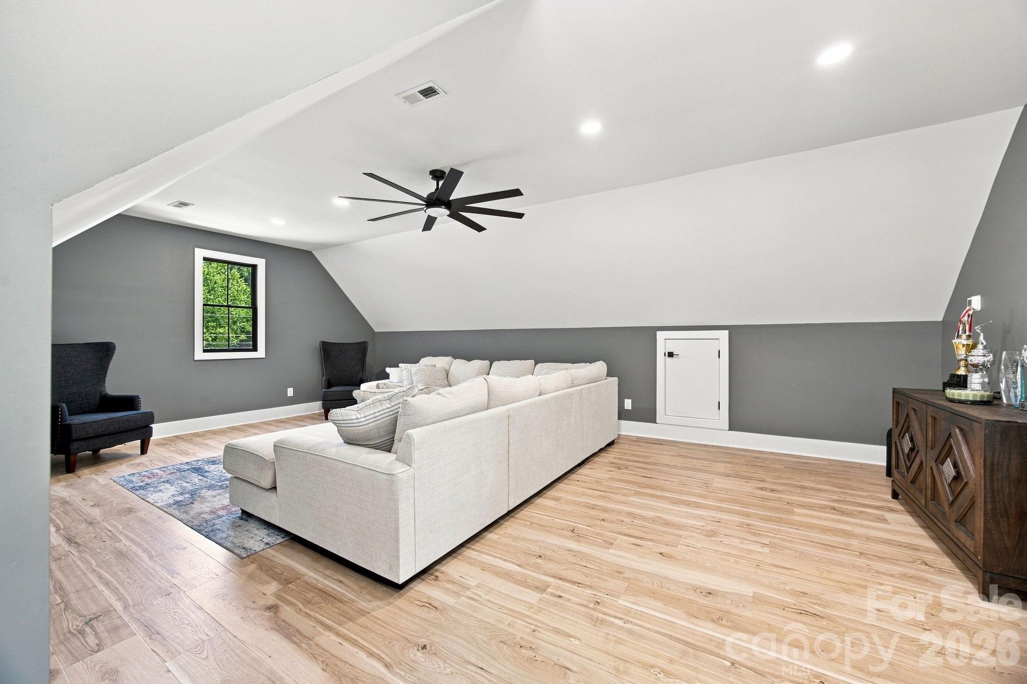 720 Trexler Loop Property Photo 33