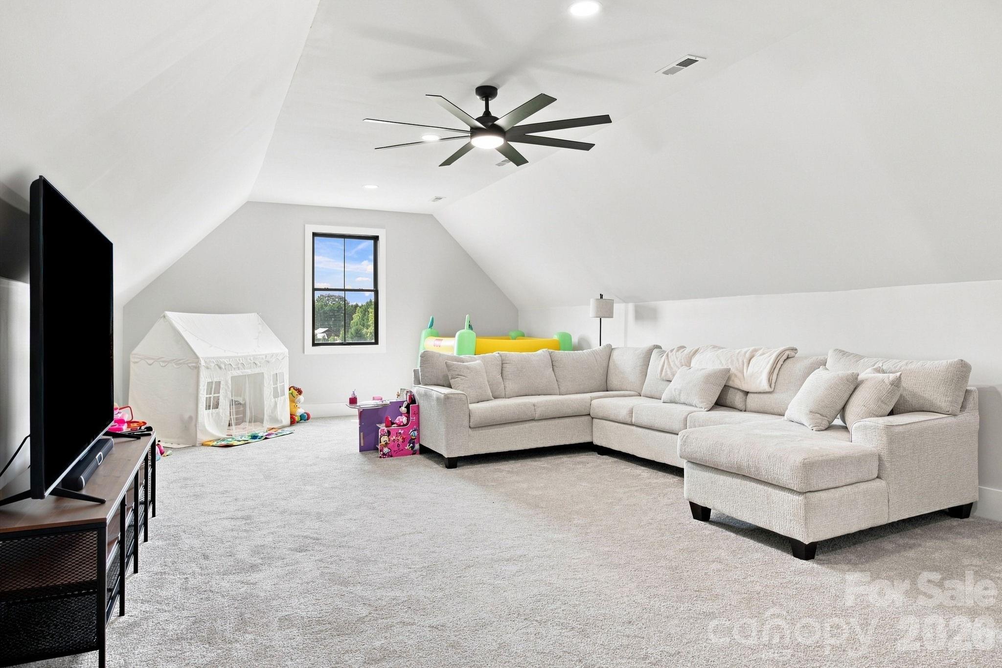 720 Trexler Loop Property Photo 35