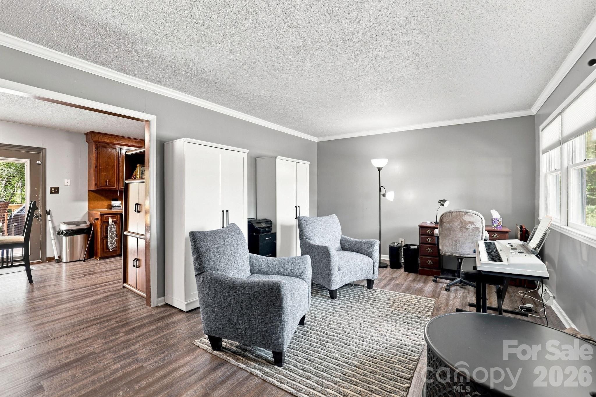 5421 Woodside Drive Property Photo 3