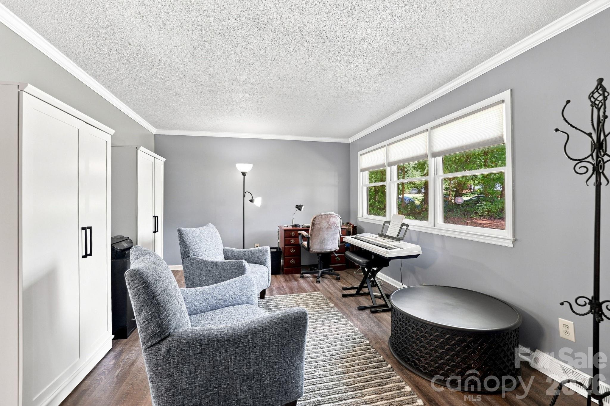 5421 Woodside Drive Property Photo 4